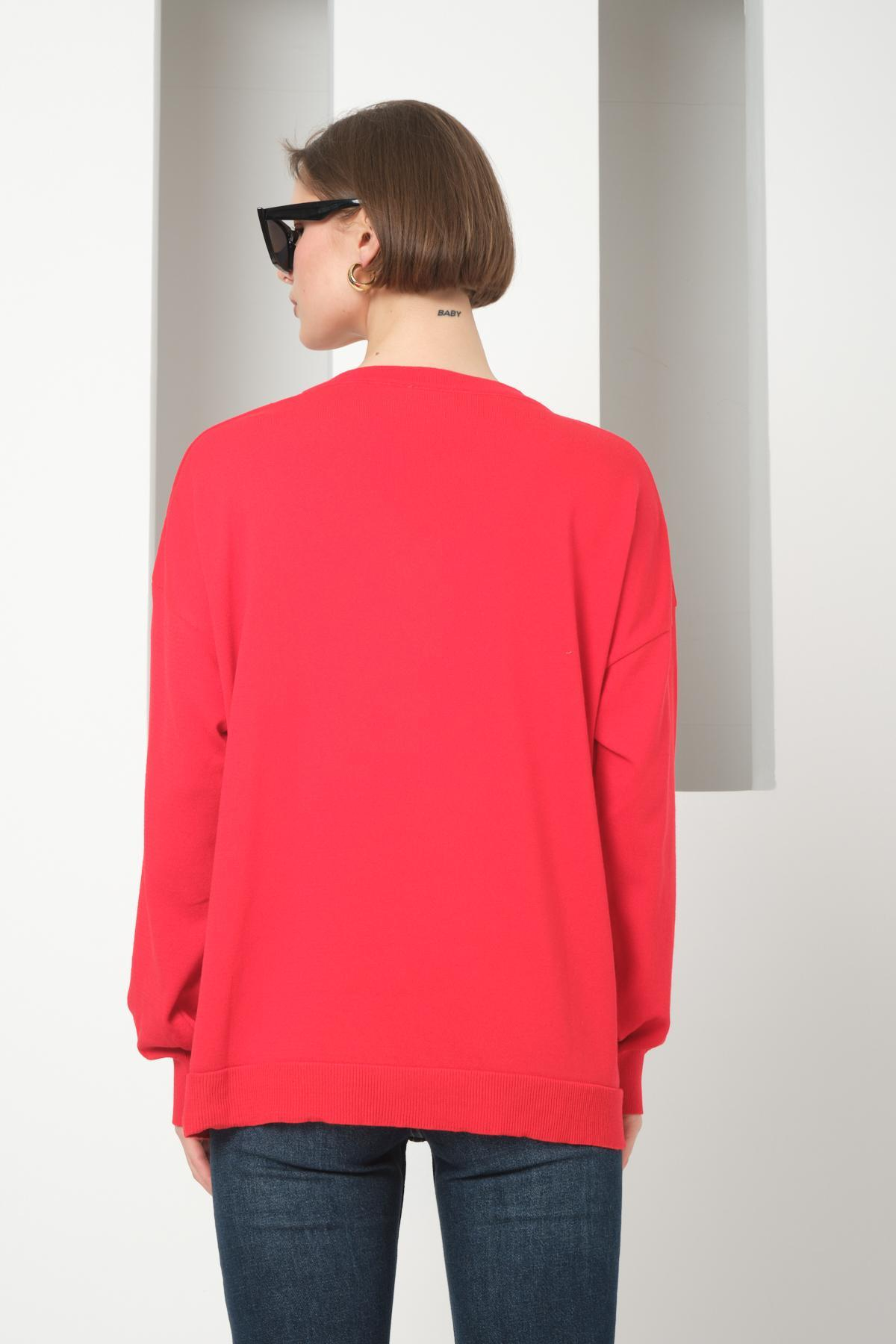 Wholesale Women Red Glitter-Garnished V-Neck Oversized Knit Blouse with Side Slits 724797