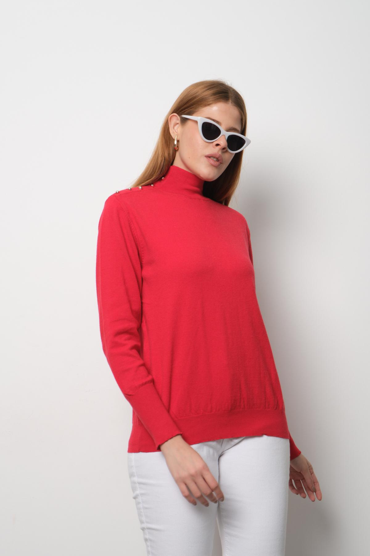 Wholesale Women Red Mock-Neck Sweaters 711154