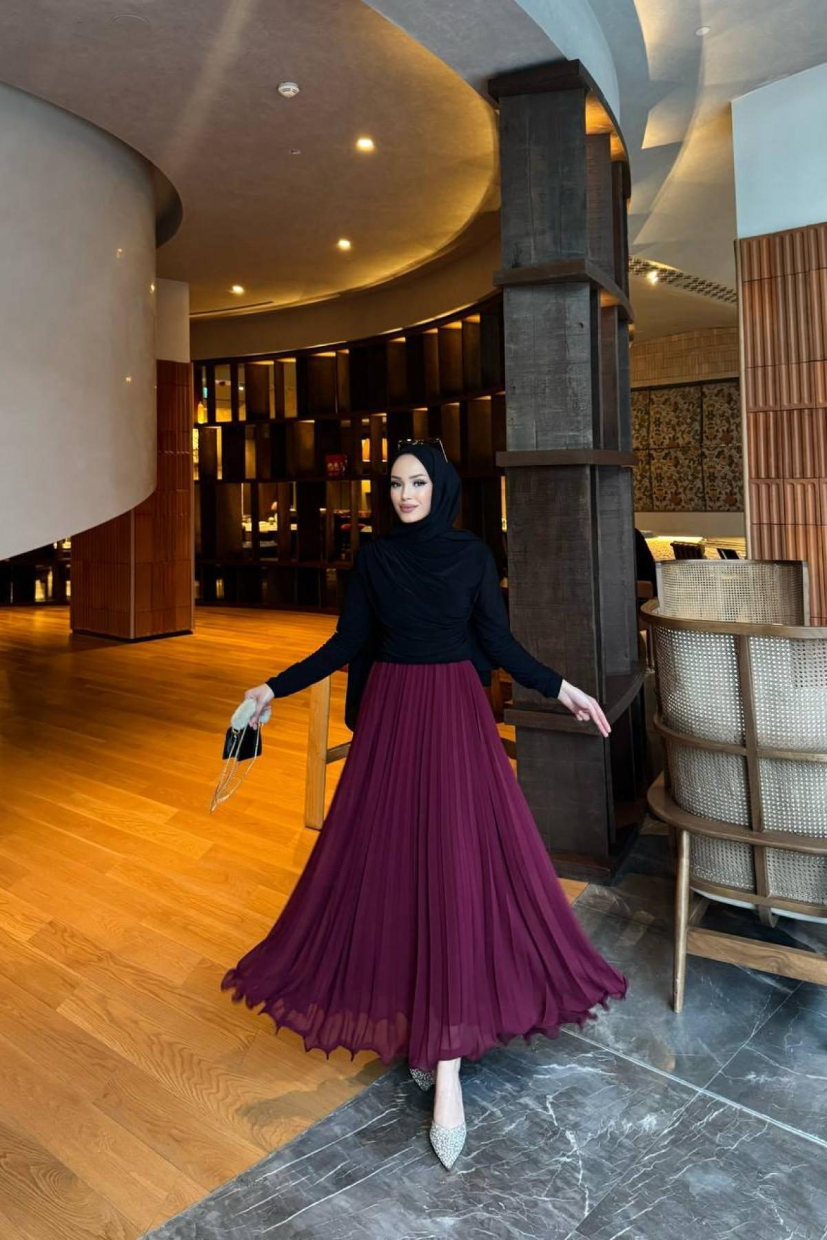 Wholesale Women Red Plum Maxi Skirt 728497