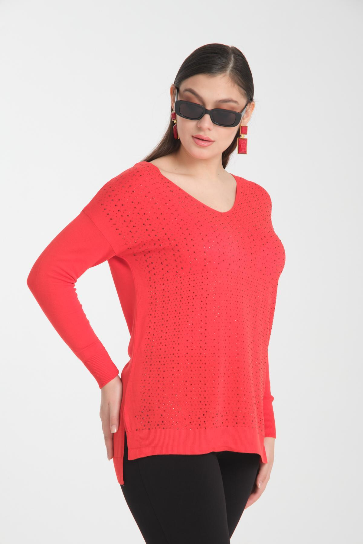 Wholesale Women Red Rhinestone-Embellished V Neck Knit Blouse with Side Slits 722629