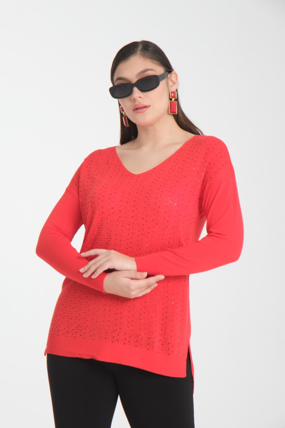 Wholesale Women Red Rhinestone-Embellished V Neck Knit Blouse with Side Slits 722629