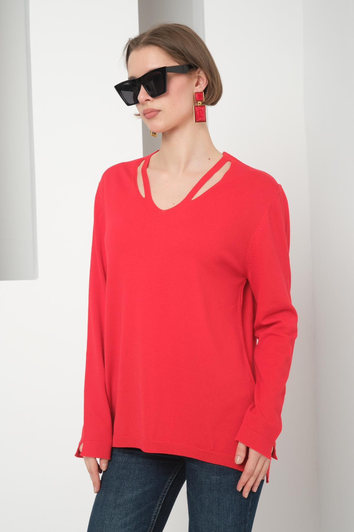 Wholesale Women Red V-Neck Cut-Out Knit Blouse with Side Slits 724803