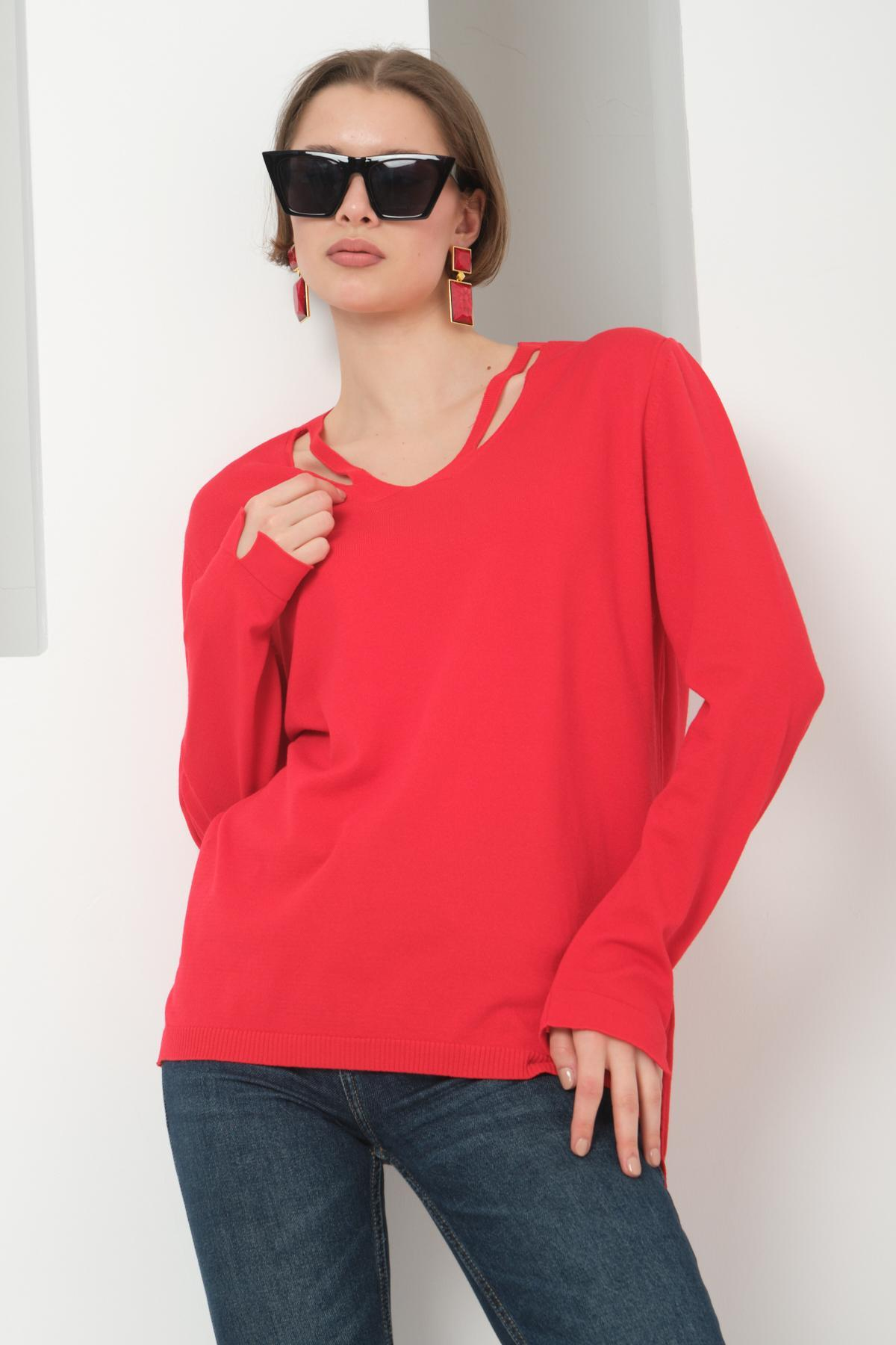 Wholesale Women Red V-Neck Cut-Out Knit Blouse with Side Slits 724803