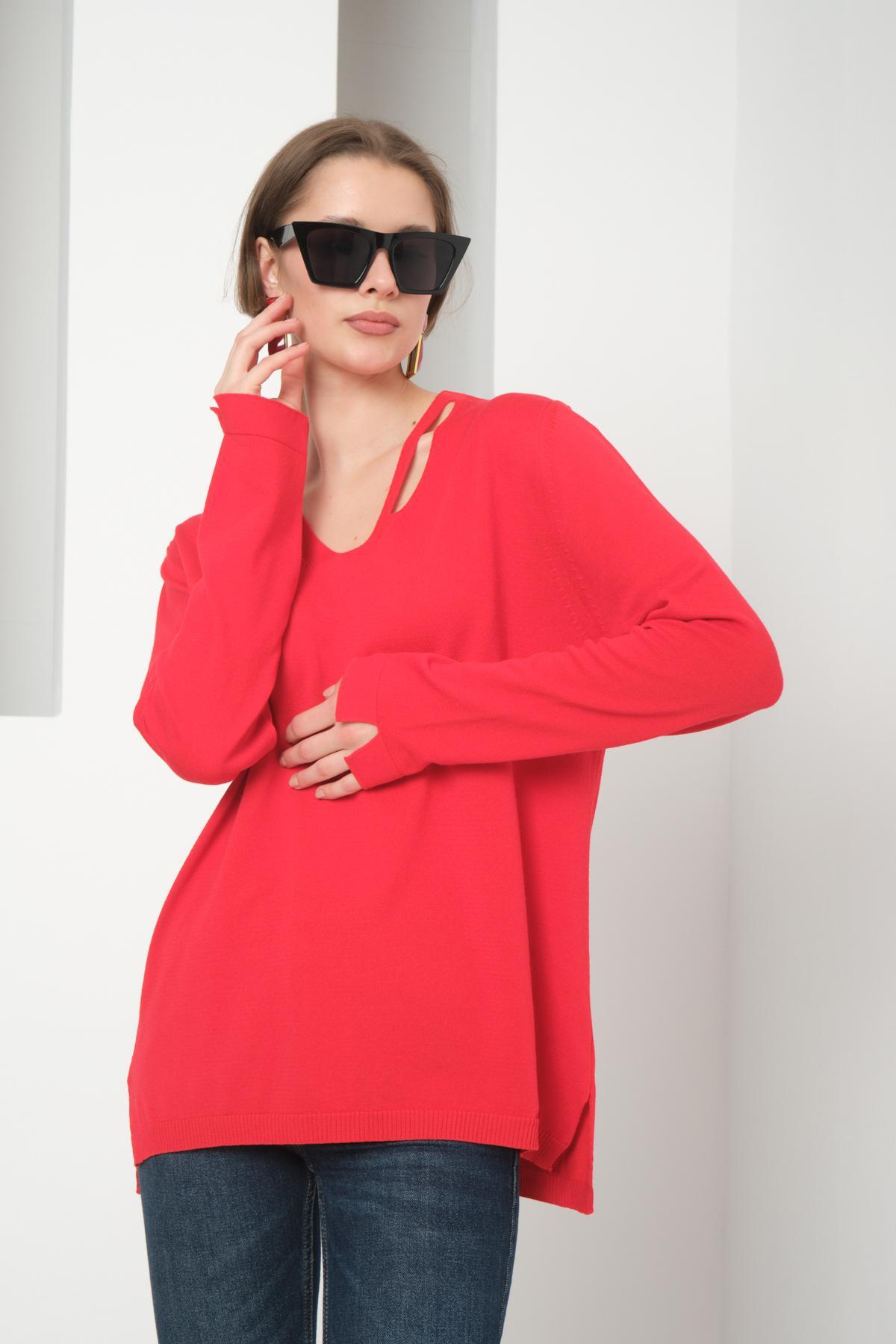 Wholesale Women Red V-Neck Cut-Out Knit Blouse with Side Slits 724803