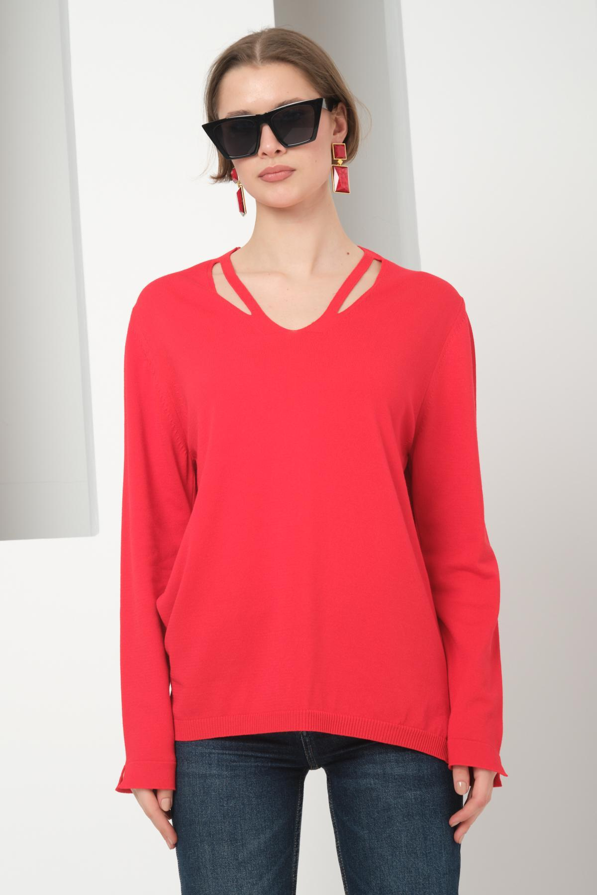 Wholesale Women Red V-Neck Cut-Out Knit Blouse with Side Slits 724803
