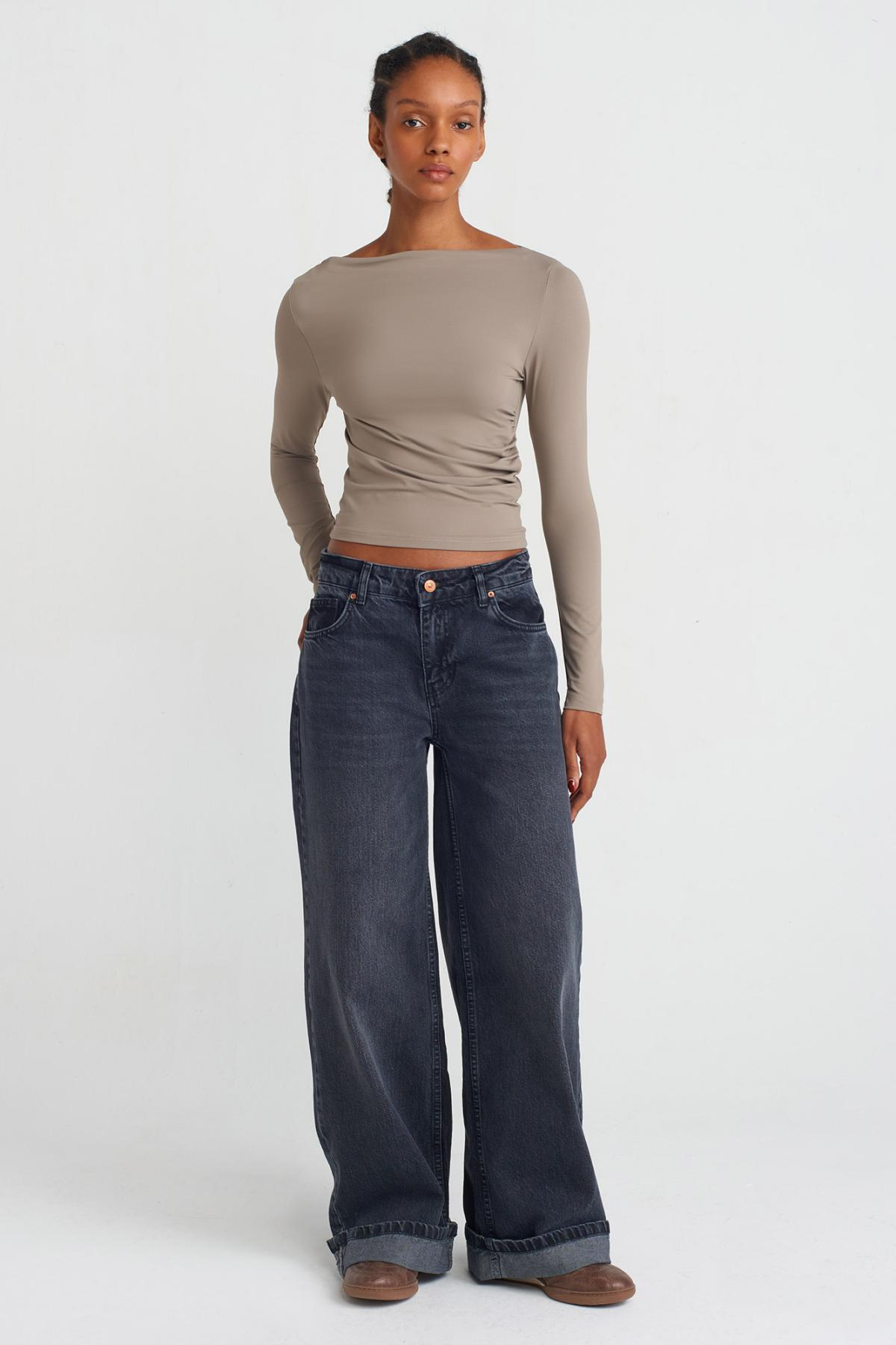 Wholesale Women Sage Long Sleeve Asymmetric T-shirt 719607