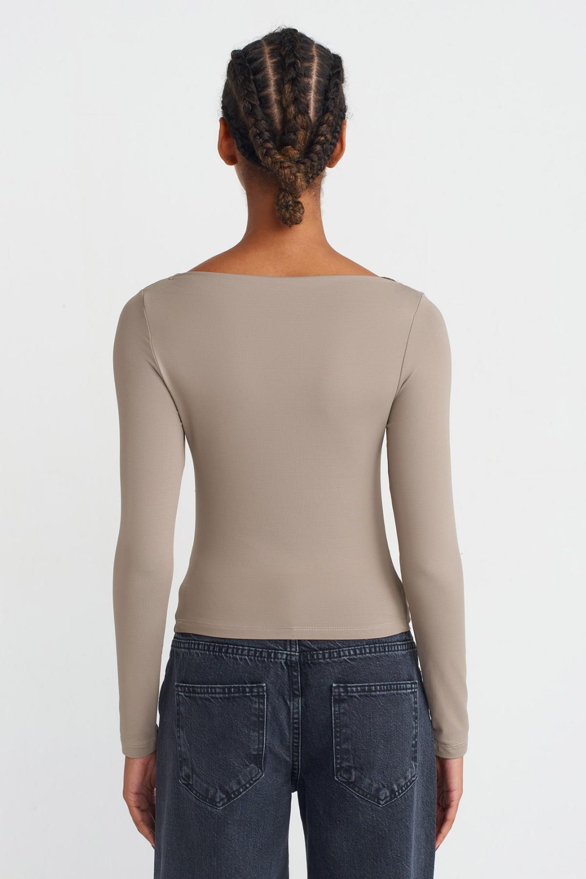 Wholesale Women Sage Long Sleeve Asymmetric T-shirt 719607