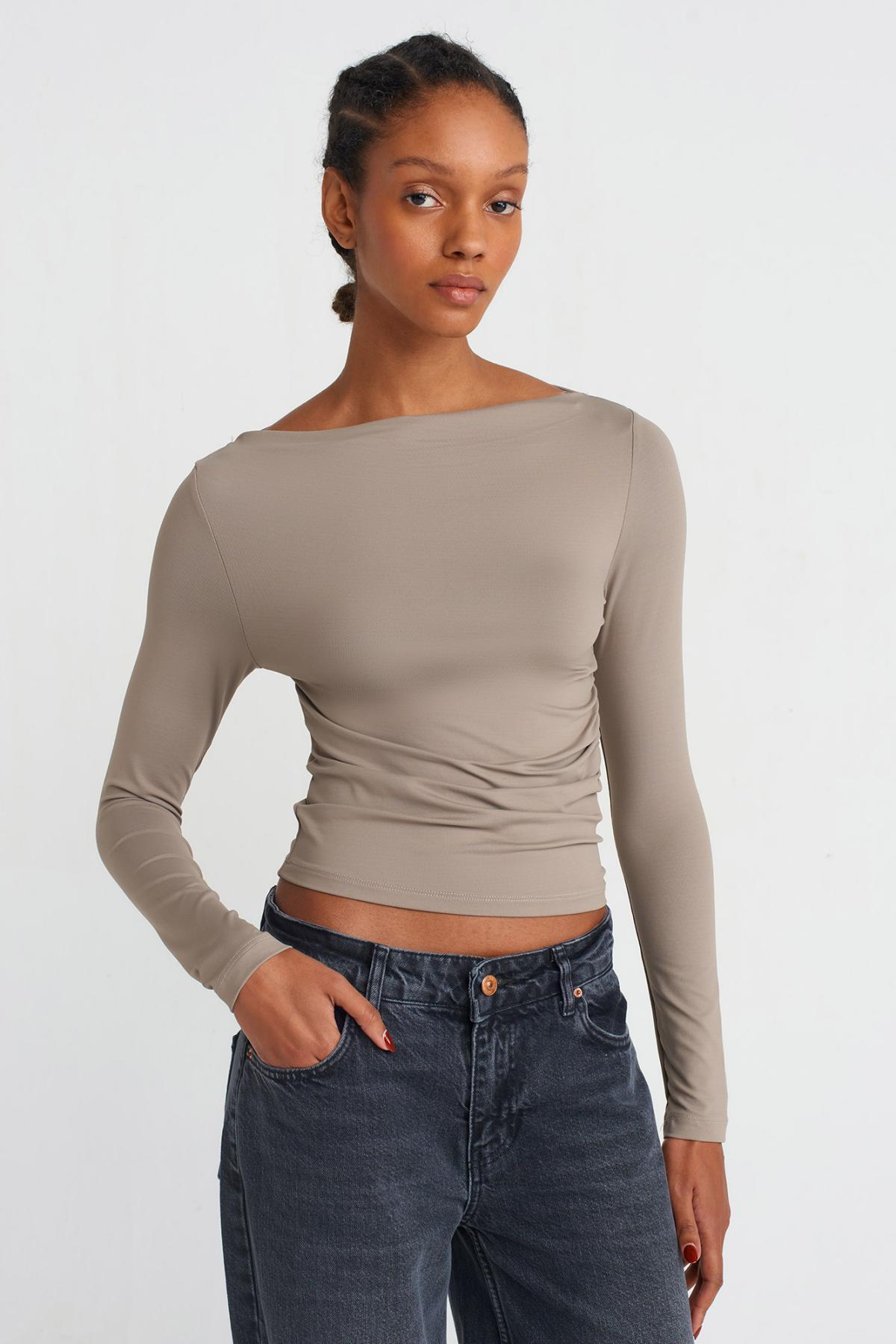 Wholesale Women Sage Long Sleeve Asymmetric T-shirt 719607