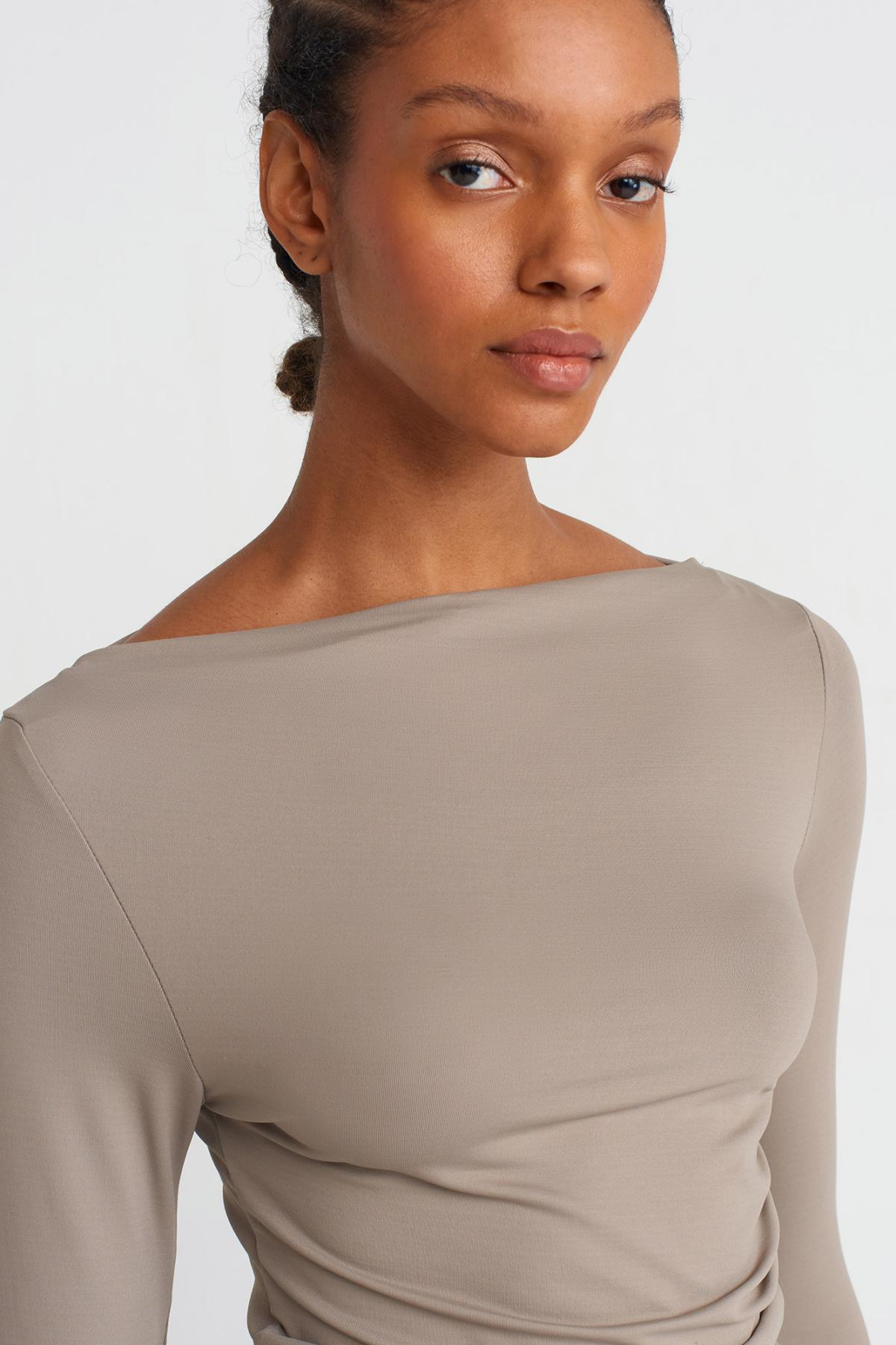 Wholesale Women Sage Long Sleeve Asymmetric T-shirt 719607