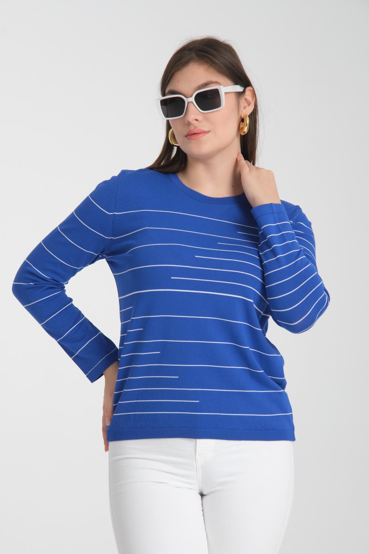 Wholesale Women Sax Blue Crew Neck Striped Knit Blouse 722615