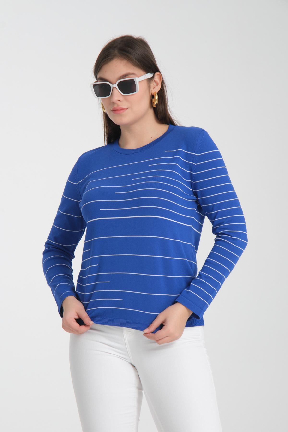 Wholesale Women Sax Blue Crew Neck Striped Knit Blouse 722615