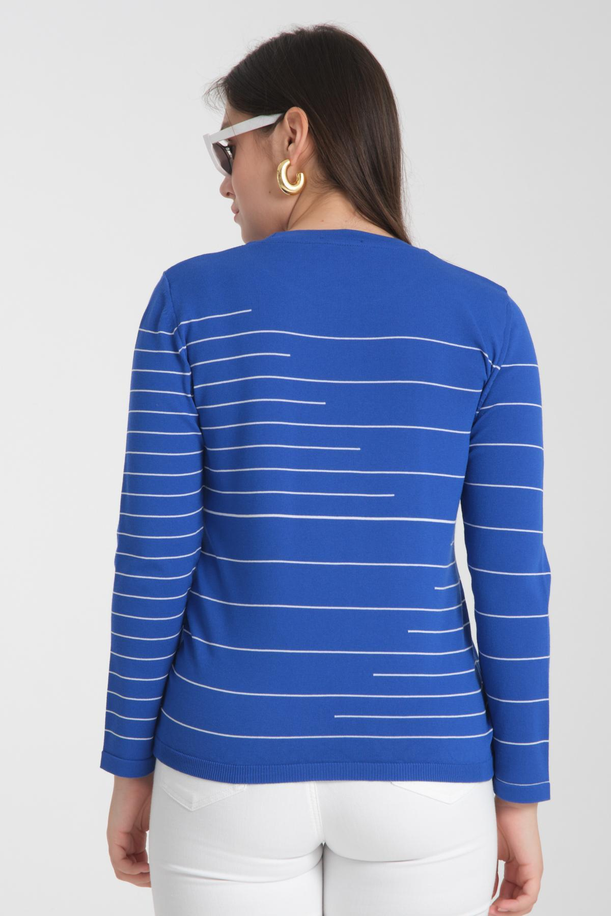 Wholesale Women Sax Blue Crew Neck Striped Knit Blouse 722615
