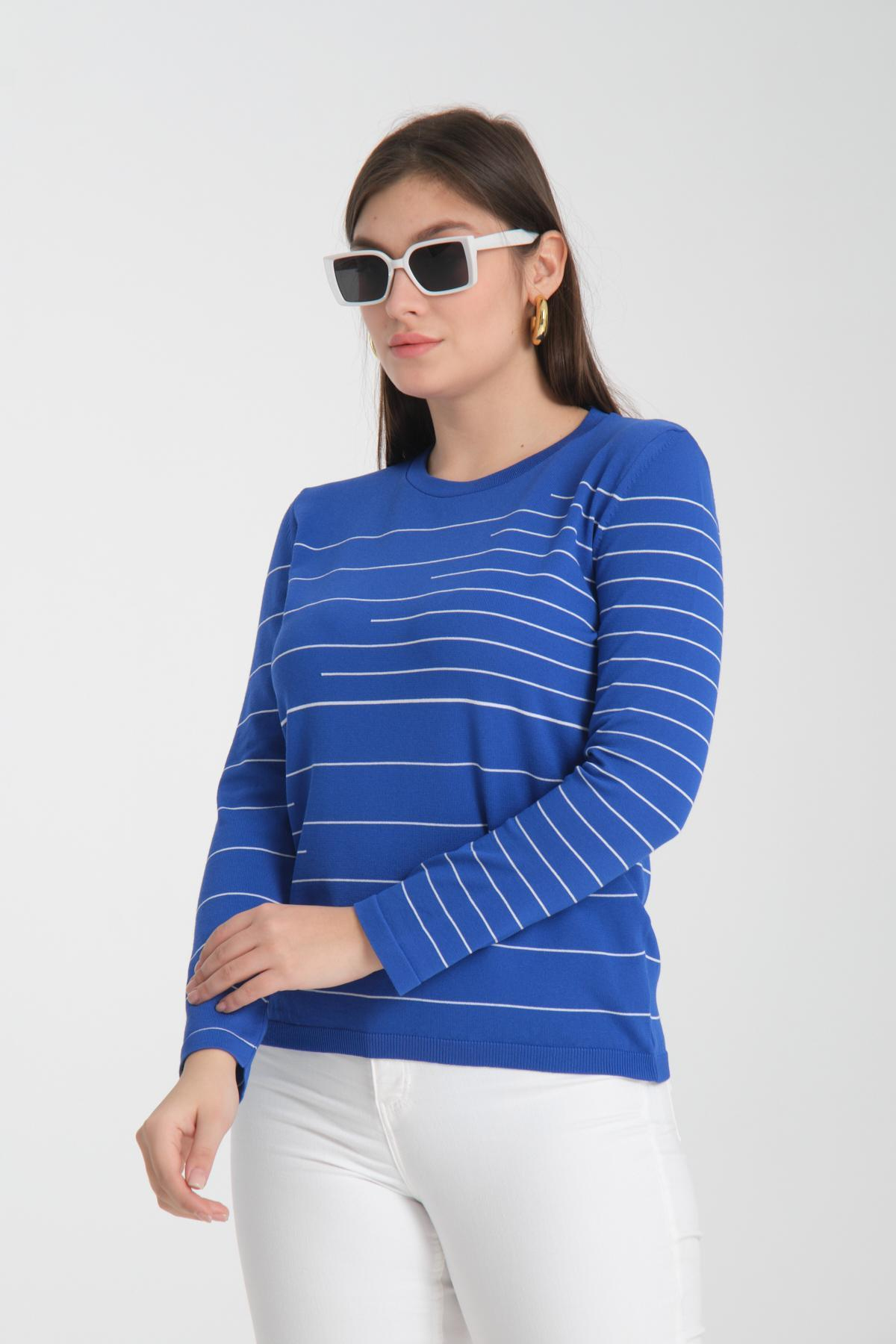 Wholesale Women Sax Blue Crew Neck Striped Knit Blouse 722615