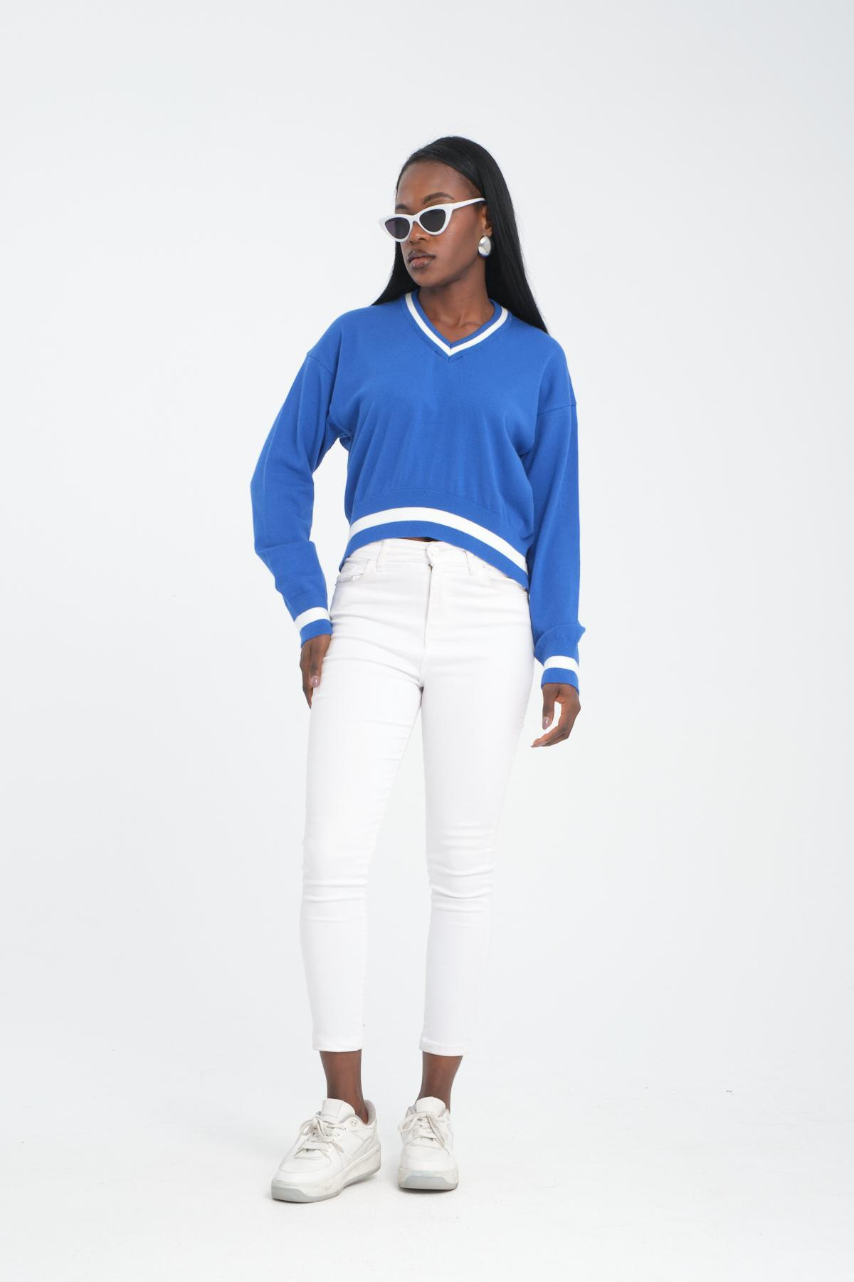 Wholesale Women Sax Blue Cropped V-Neck Sweaters 710292