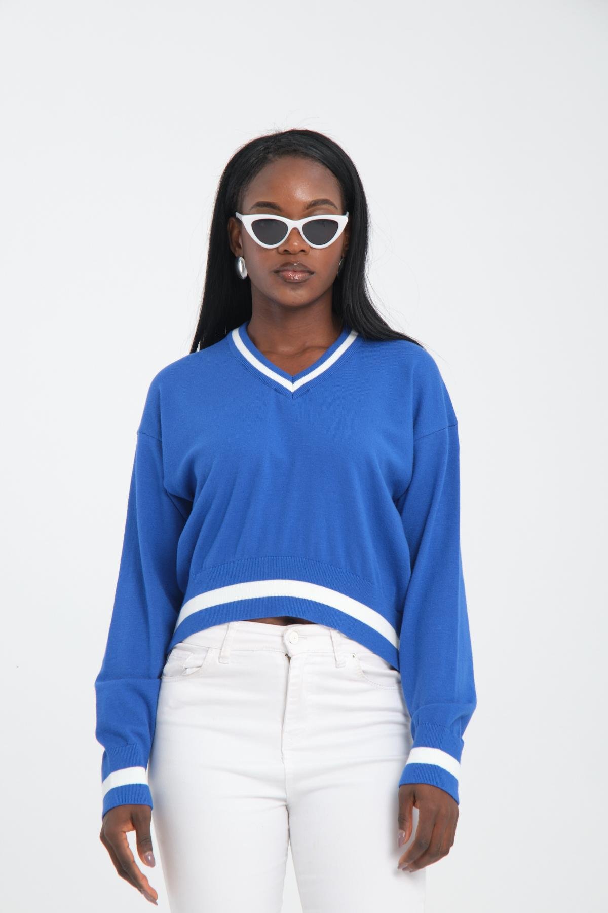 Wholesale Women Sax Blue Cropped V-Neck Sweaters 710292
