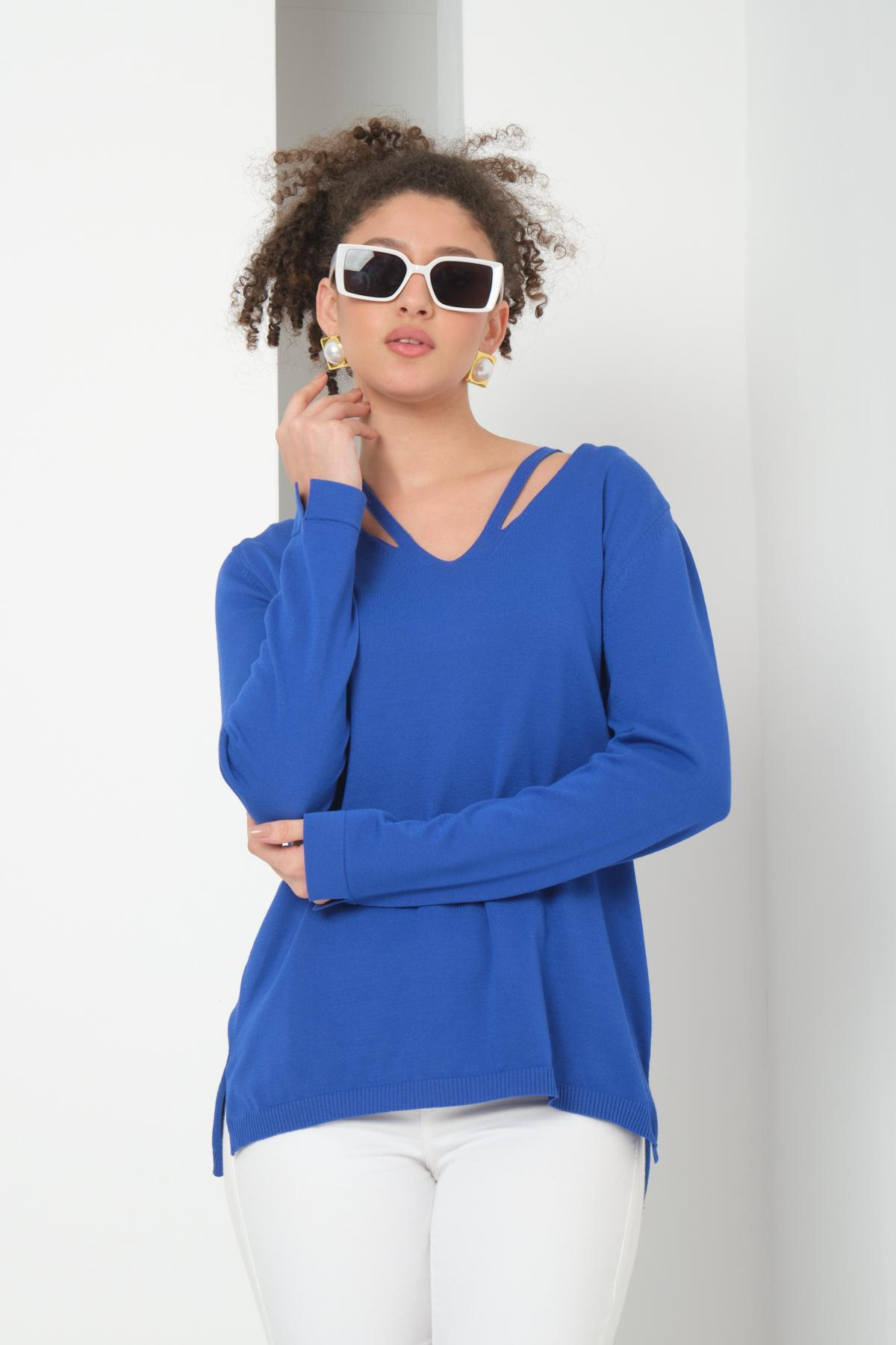 Wholesale Women Sax Blue V-Neck Cut-Out Knit Blouse with Side Slits 724806