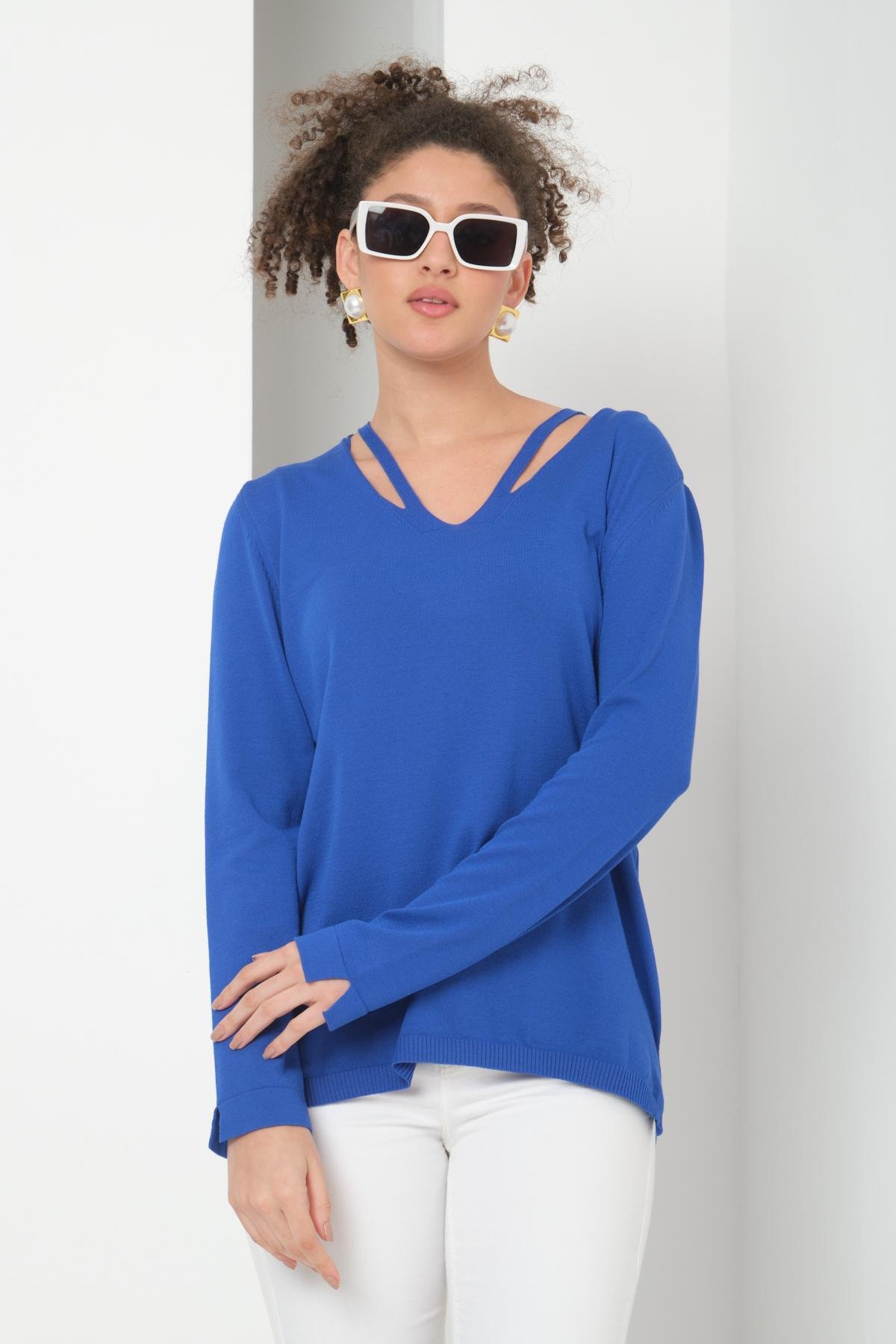 Wholesale Women Sax Blue V-Neck Cut-Out Knit Blouse with Side Slits 724806