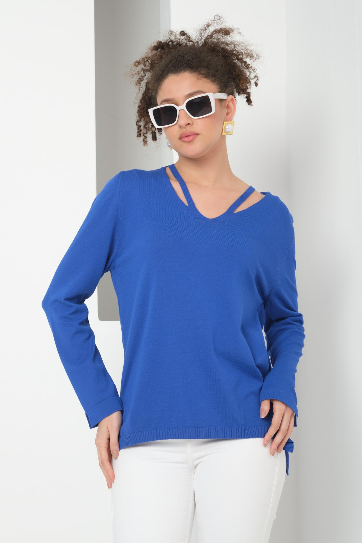 Wholesale Women Sax Blue V-Neck Cut-Out Knit Blouse with Side Slits 724806