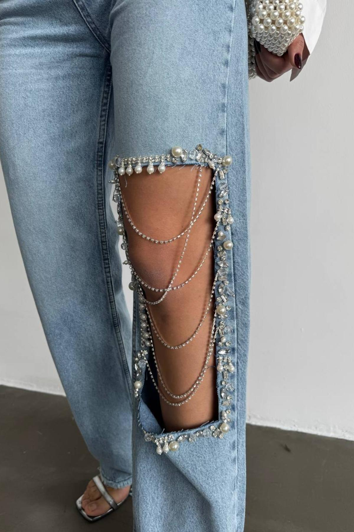 Wholesale Women Sky Blue Knee Ripped Stoned Jeans 731158