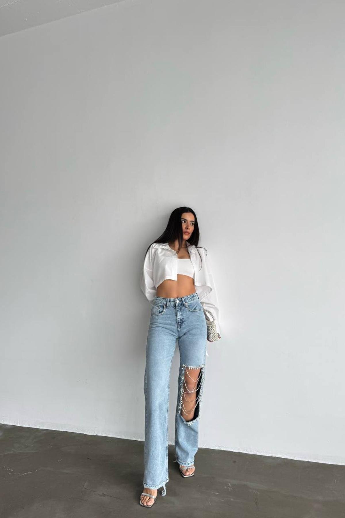 Wholesale Women Sky Blue Knee Ripped Stoned Jeans 731158