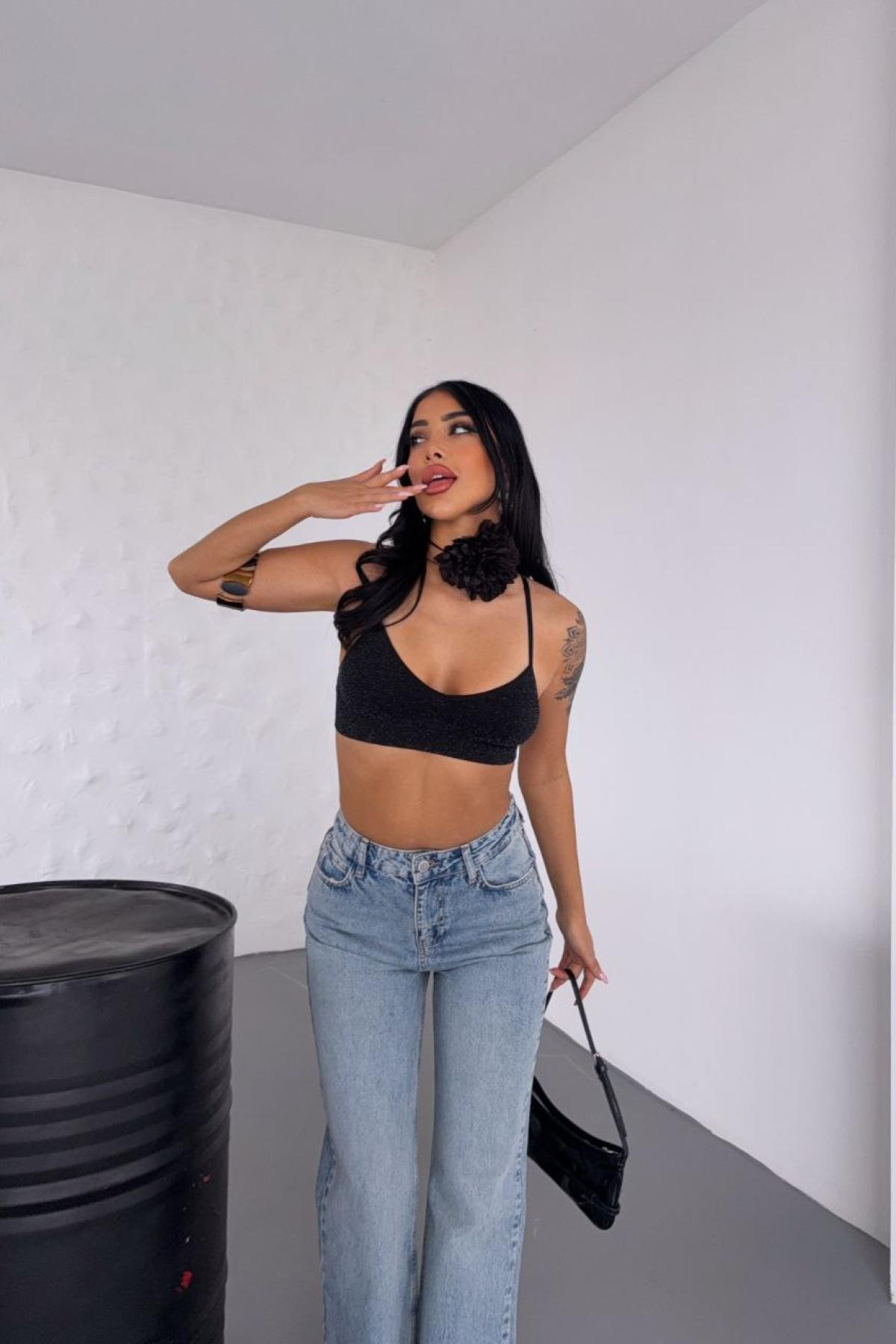 Wholesale Women Sky Blue Straight Leg Jeans 737481