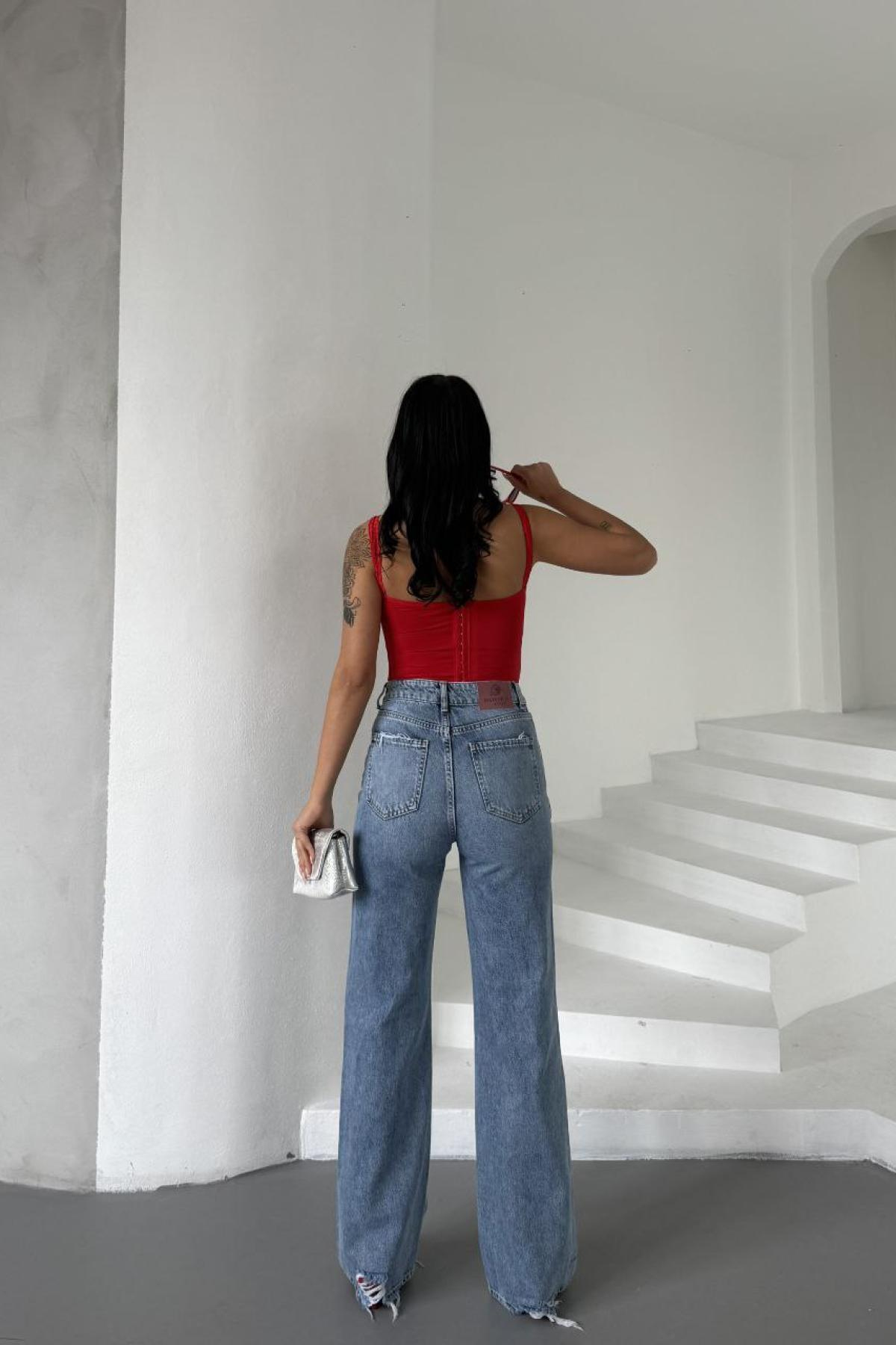Wholesale Women Sky Blue Straight Leg Jeans 737489