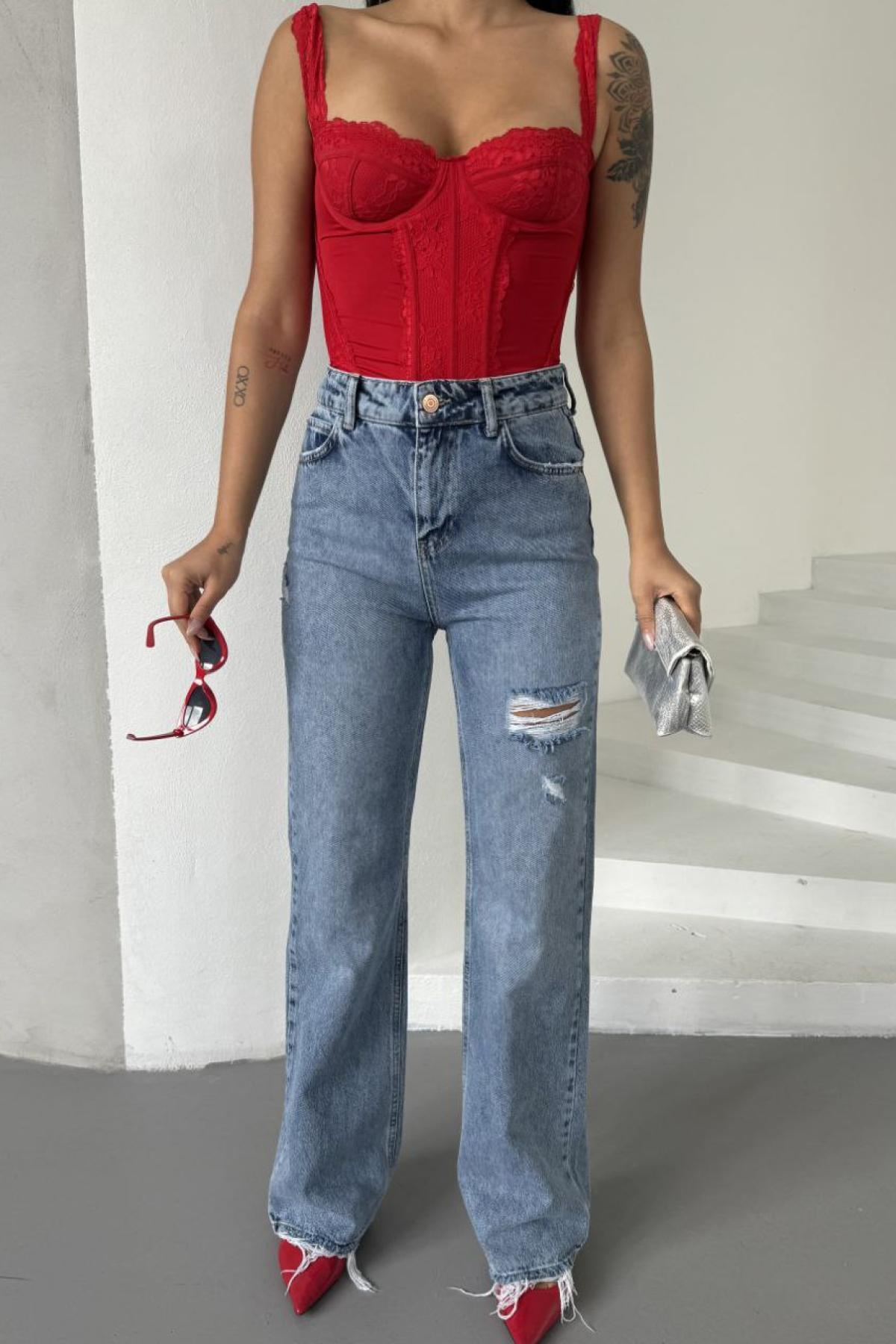 Wholesale Women Sky Blue Straight Leg Jeans 737489