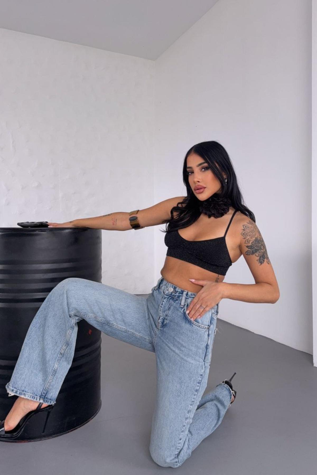 Wholesale Women Sky Blue Straight Leg Jeans 737481