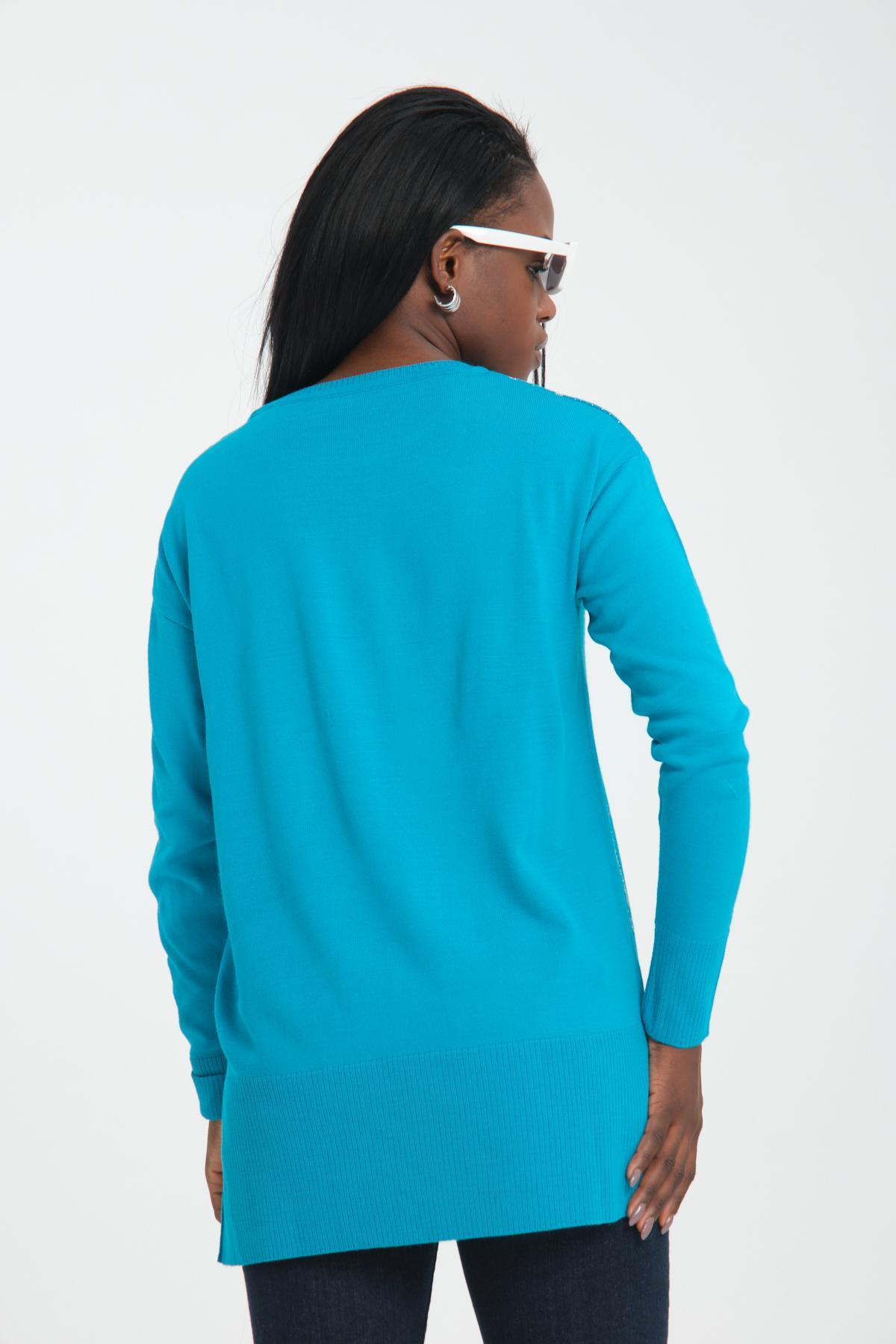 Wholesale Women Turquoise Glitter Crew-Neck Sweaters 710993