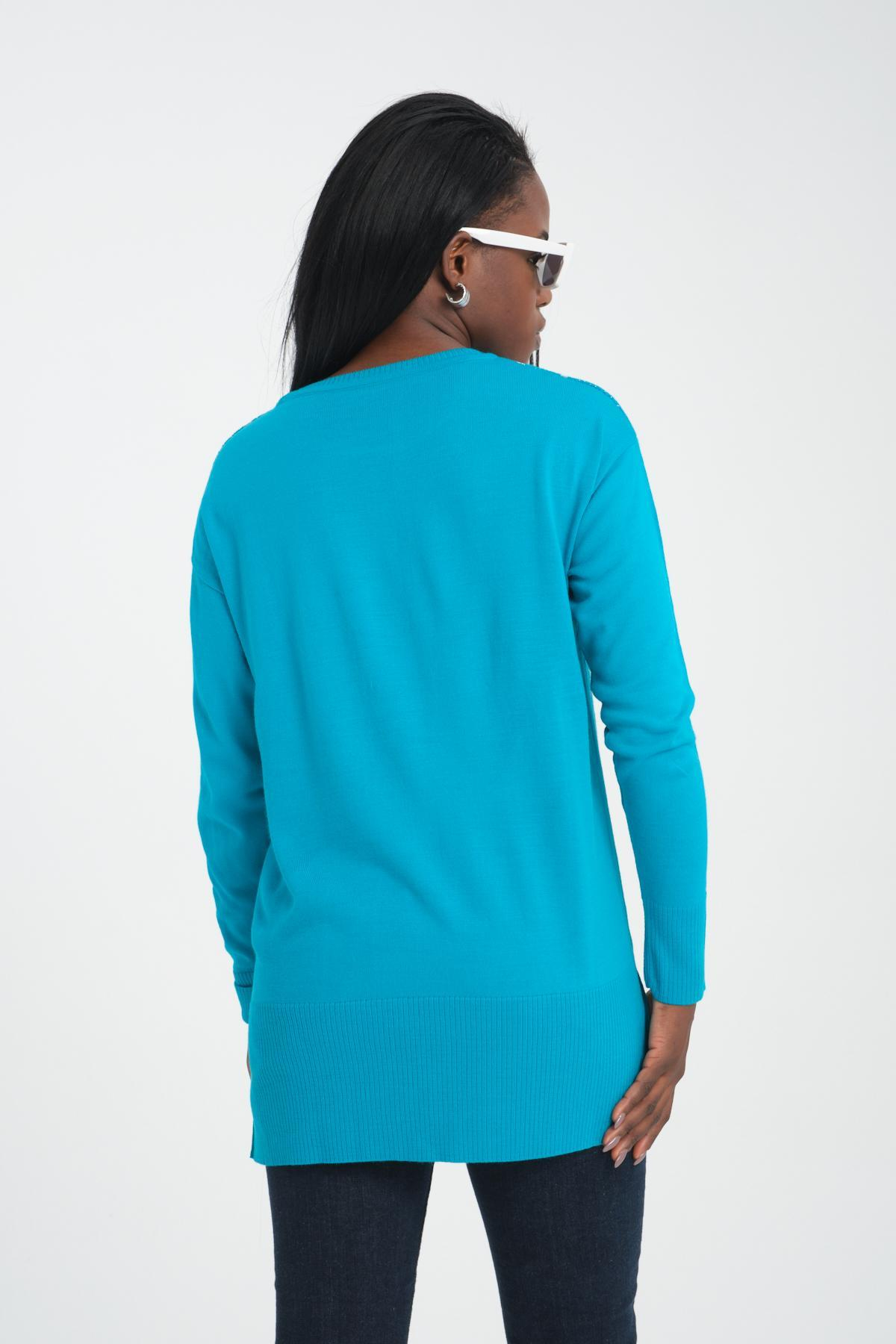 Wholesale Women Turquoise Glitter Crew-Neck Sweaters 710993