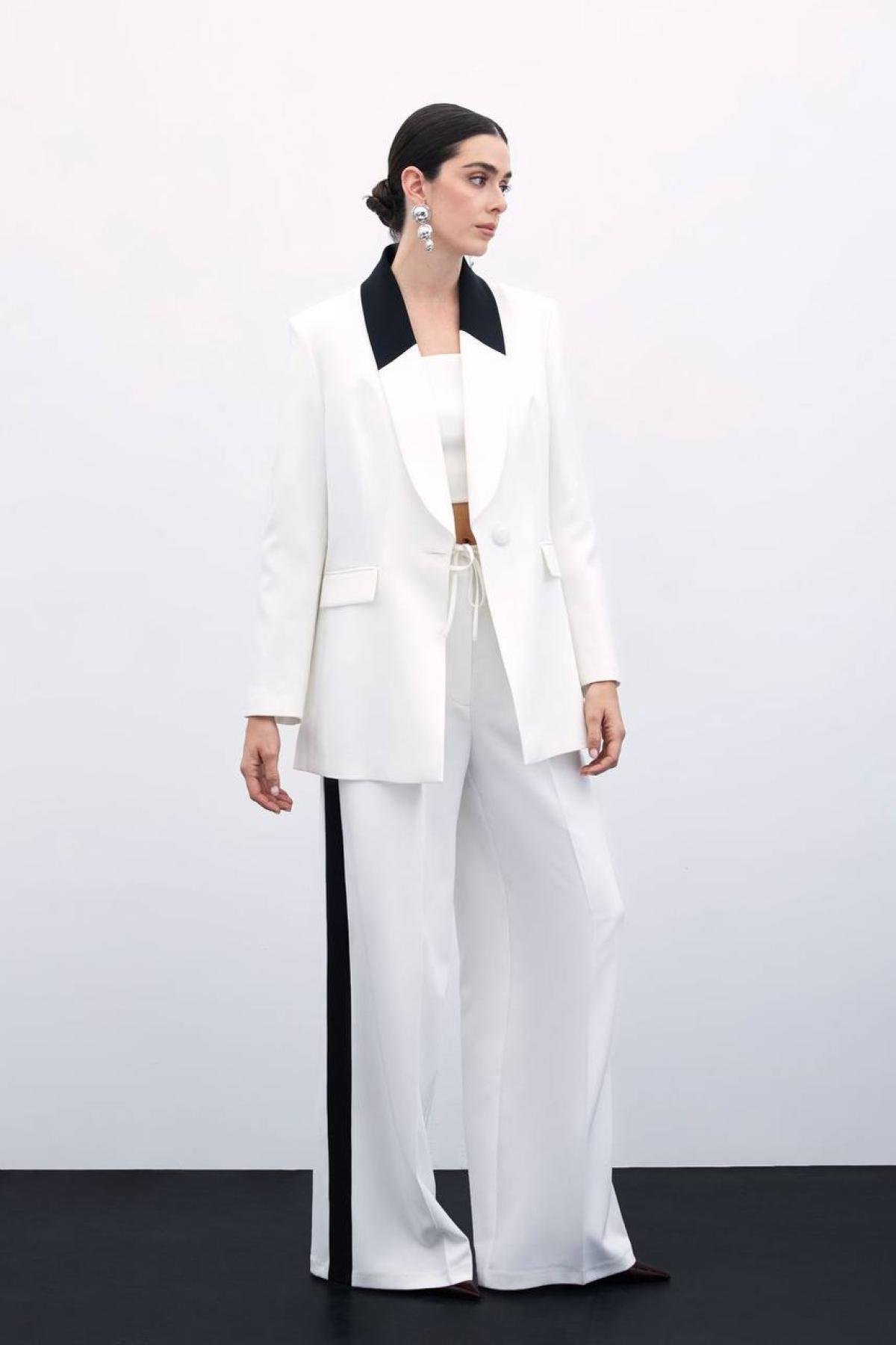 Wholesale Women White Blazer Jacket 728971