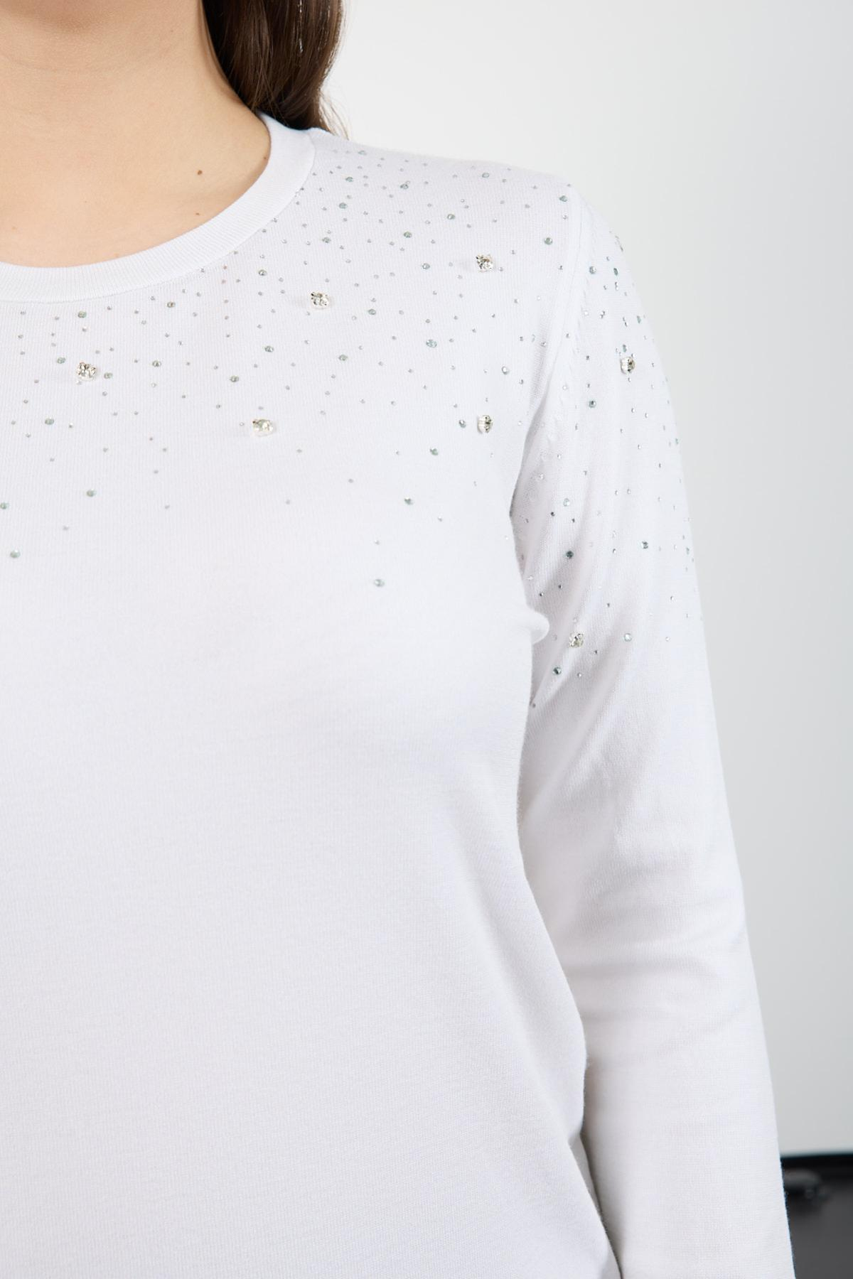 Wholesale Women White Crew Neck Knit Blouse Adorned with Rhinestones 725226