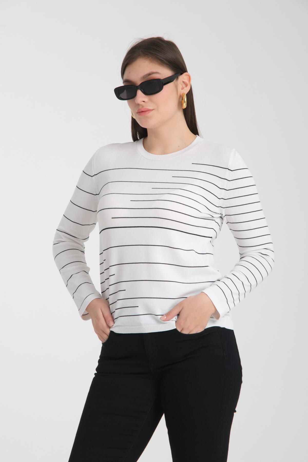 Wholesale Women White Crew Neck Striped Knit Blouse 722610