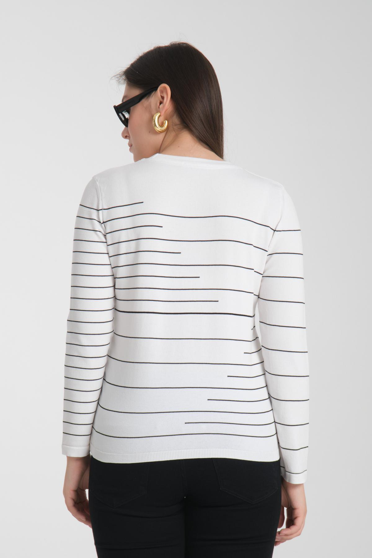 Wholesale Women White Crew Neck Striped Knit Blouse 722610