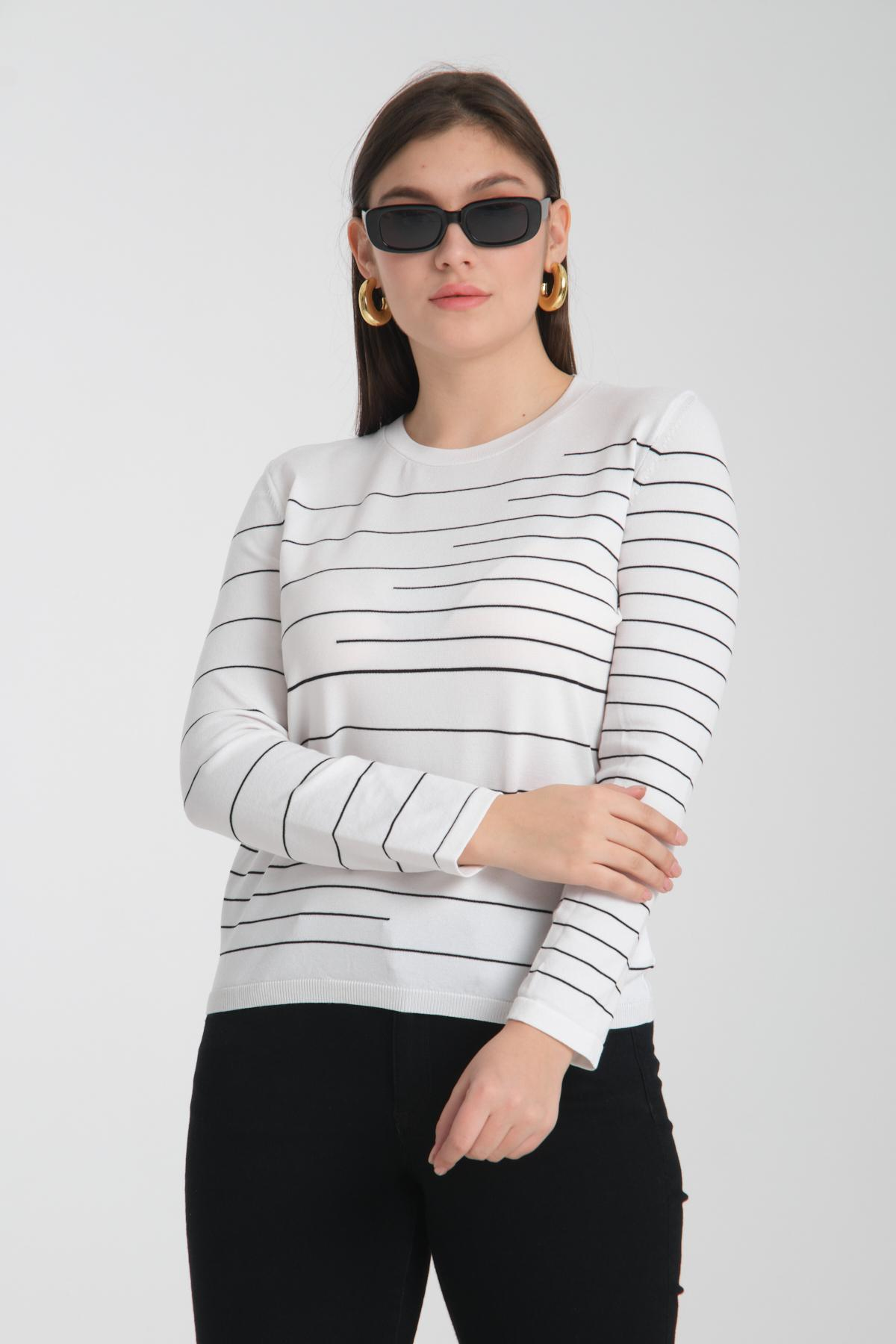 Wholesale Women White Crew Neck Striped Knit Blouse 722610