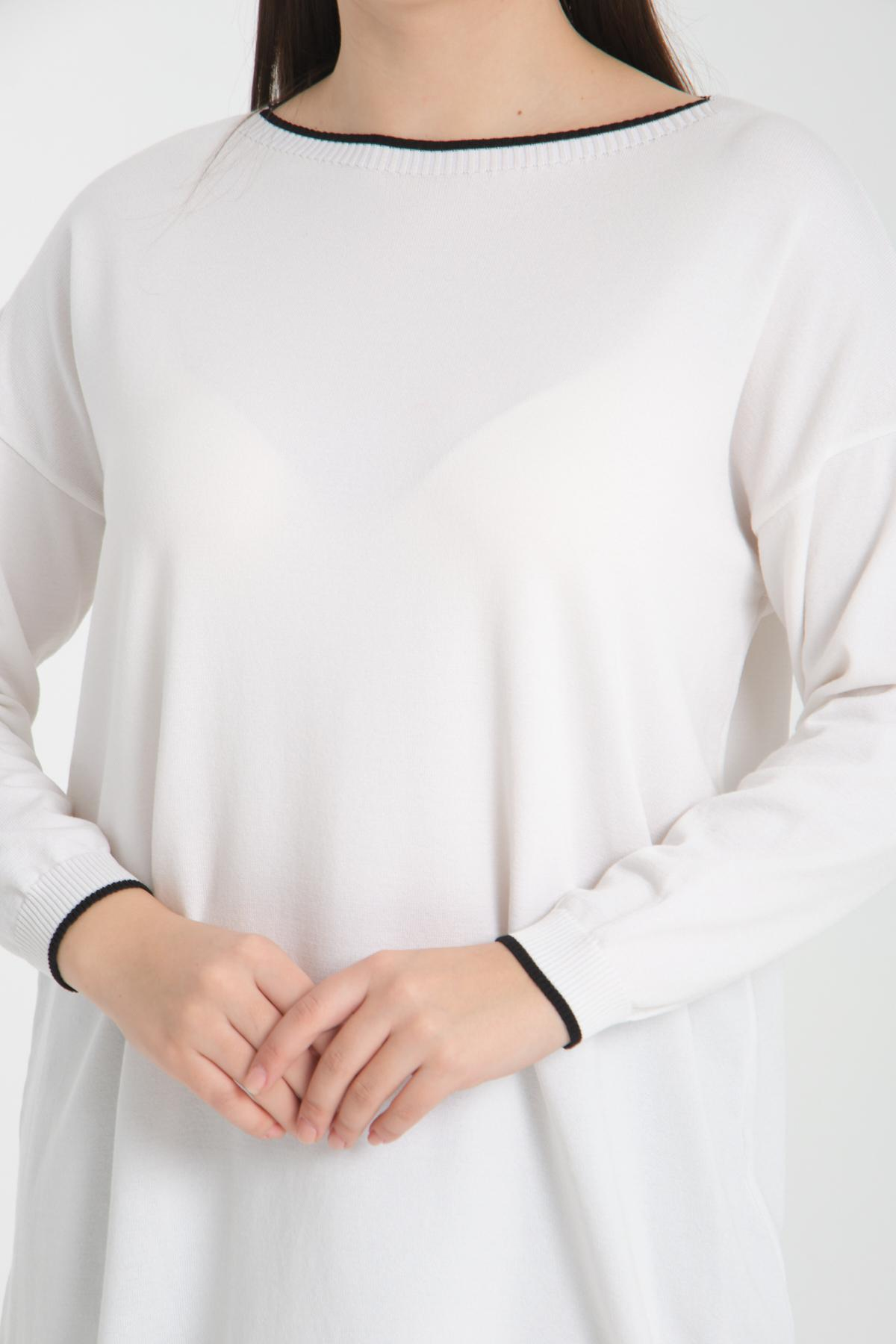 Wholesale Women White Garnished Boat Neck Knit Blouse 722654