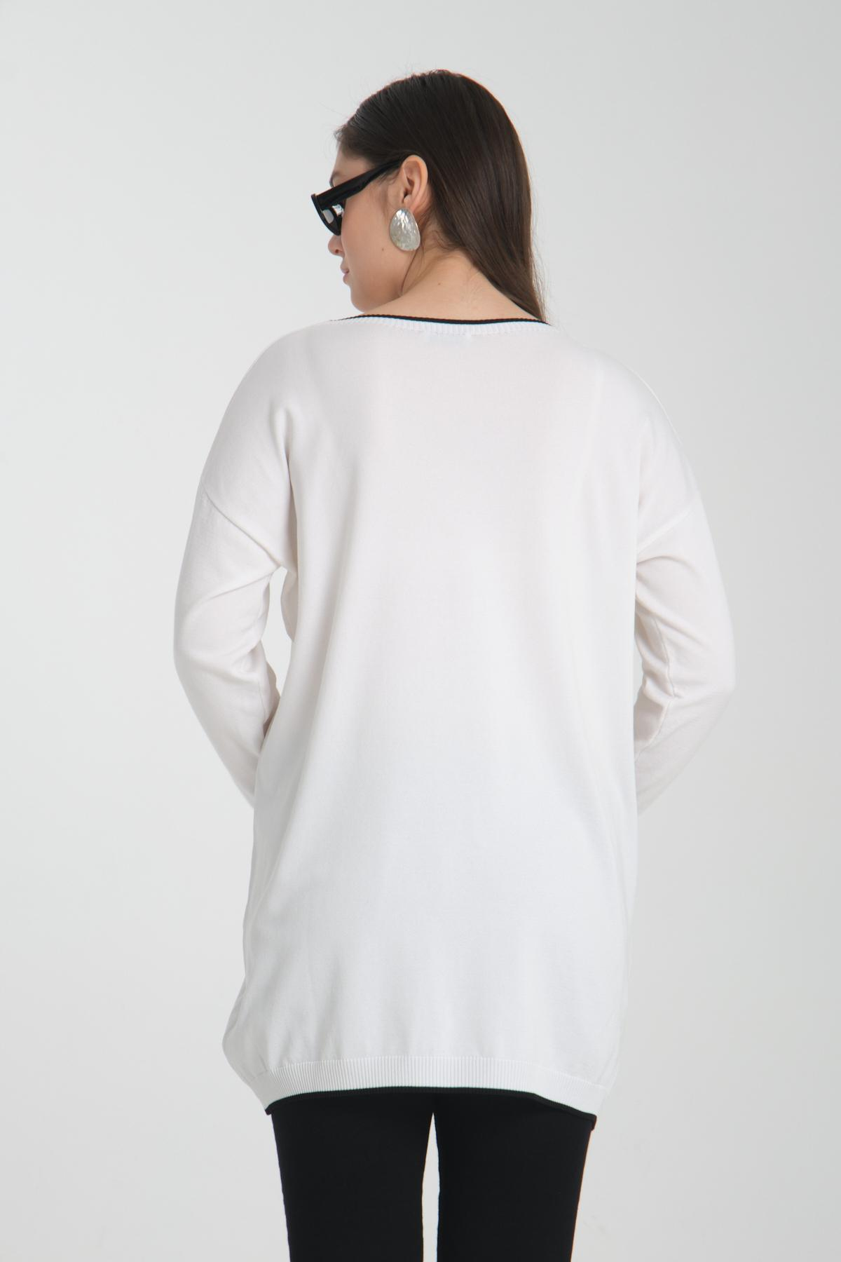 Wholesale Women White Garnished Boat Neck Knit Blouse 722654