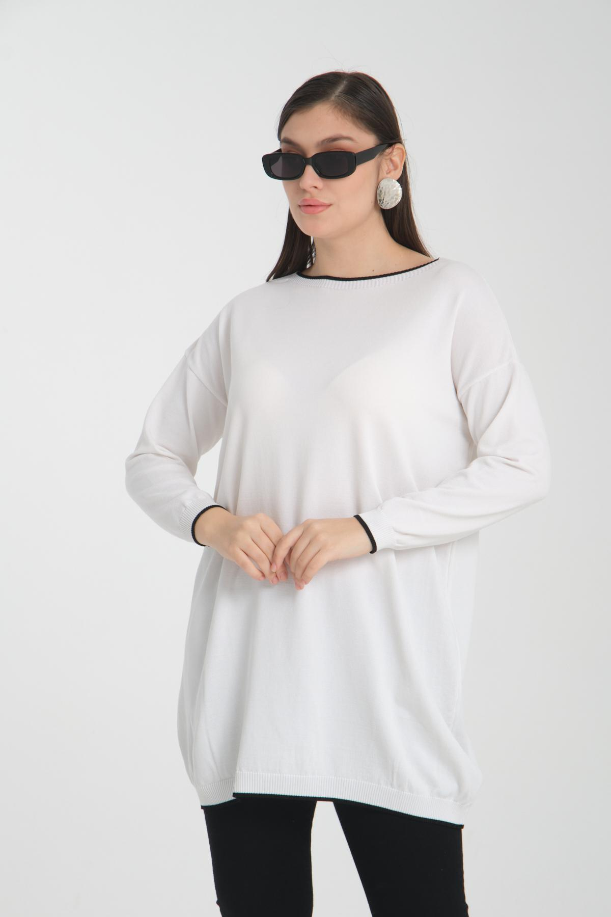 Wholesale Women White Garnished Boat Neck Knit Blouse 722654