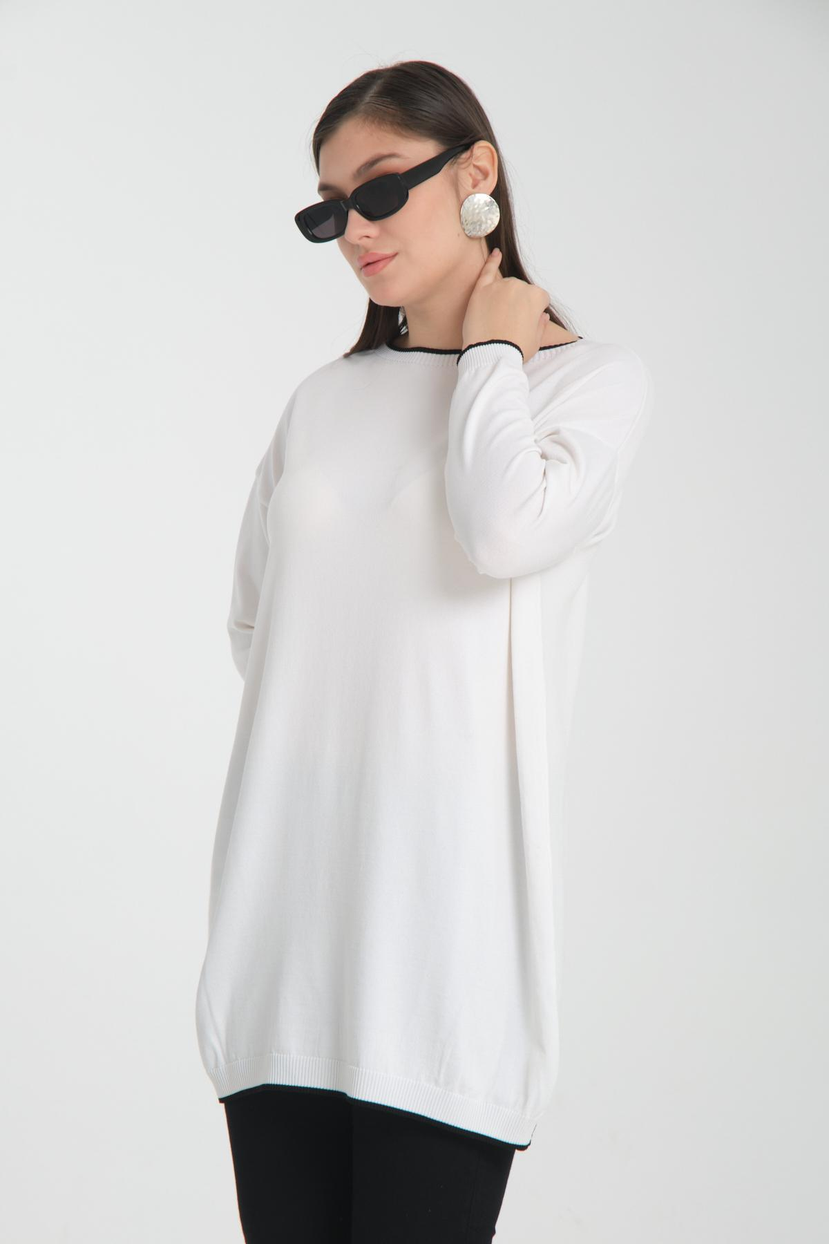 Wholesale Women White Garnished Boat Neck Knit Blouse 722654