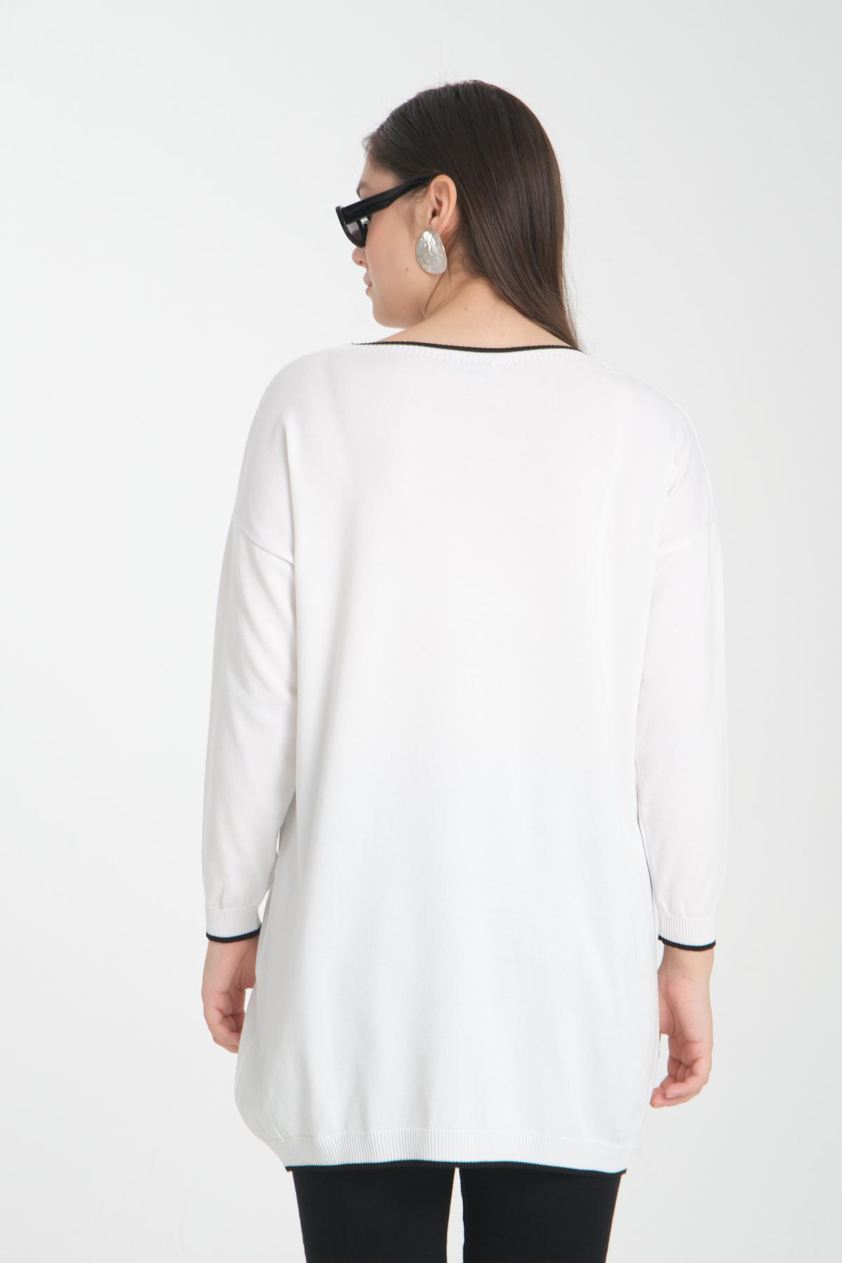 Wholesale Women White Garnished Boat Neck Knit Blouse 722654
