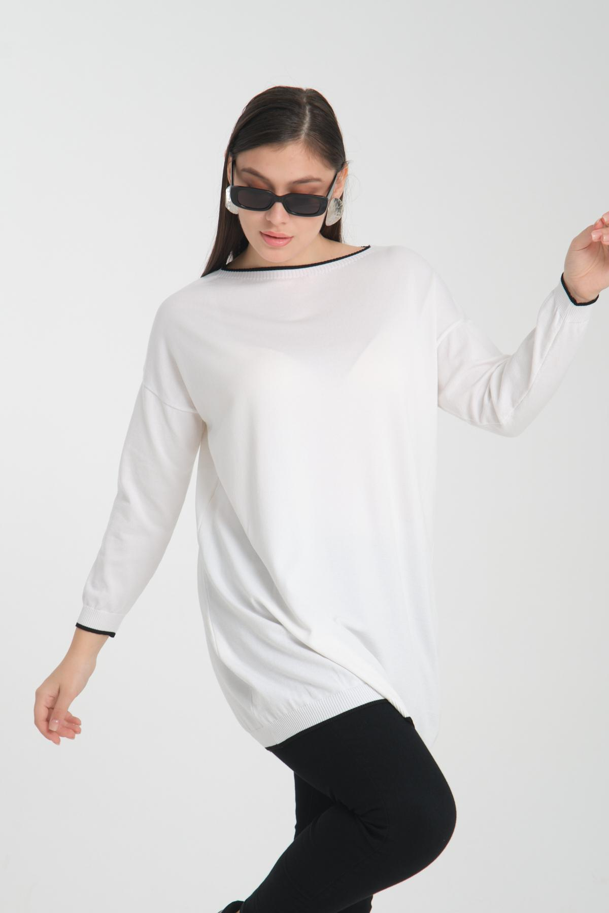 Wholesale Women White Garnished Boat Neck Knit Blouse 722654
