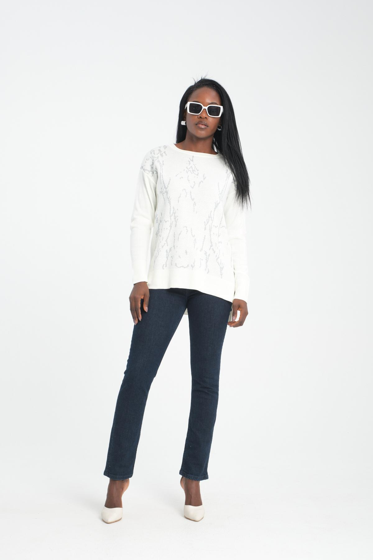 Wholesale Women White Glitter Crew-Neck Sweaters 710988