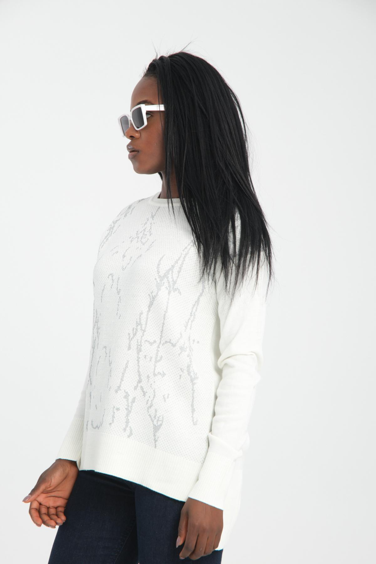 Wholesale Women White Glitter Crew-Neck Sweaters 710988
