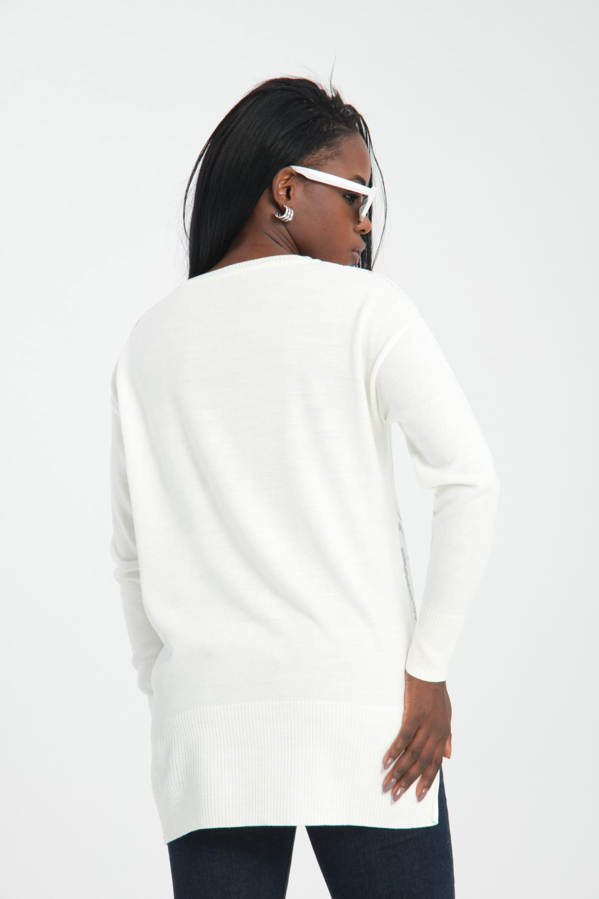 Wholesale Women White Glitter Crew-Neck Sweaters 710988