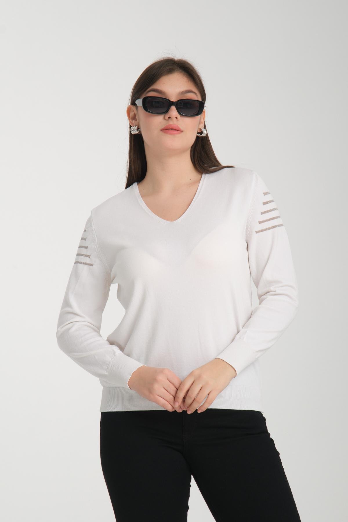 Wholesale Women White Glitter Garnished V Neck Knit Blouse 722618