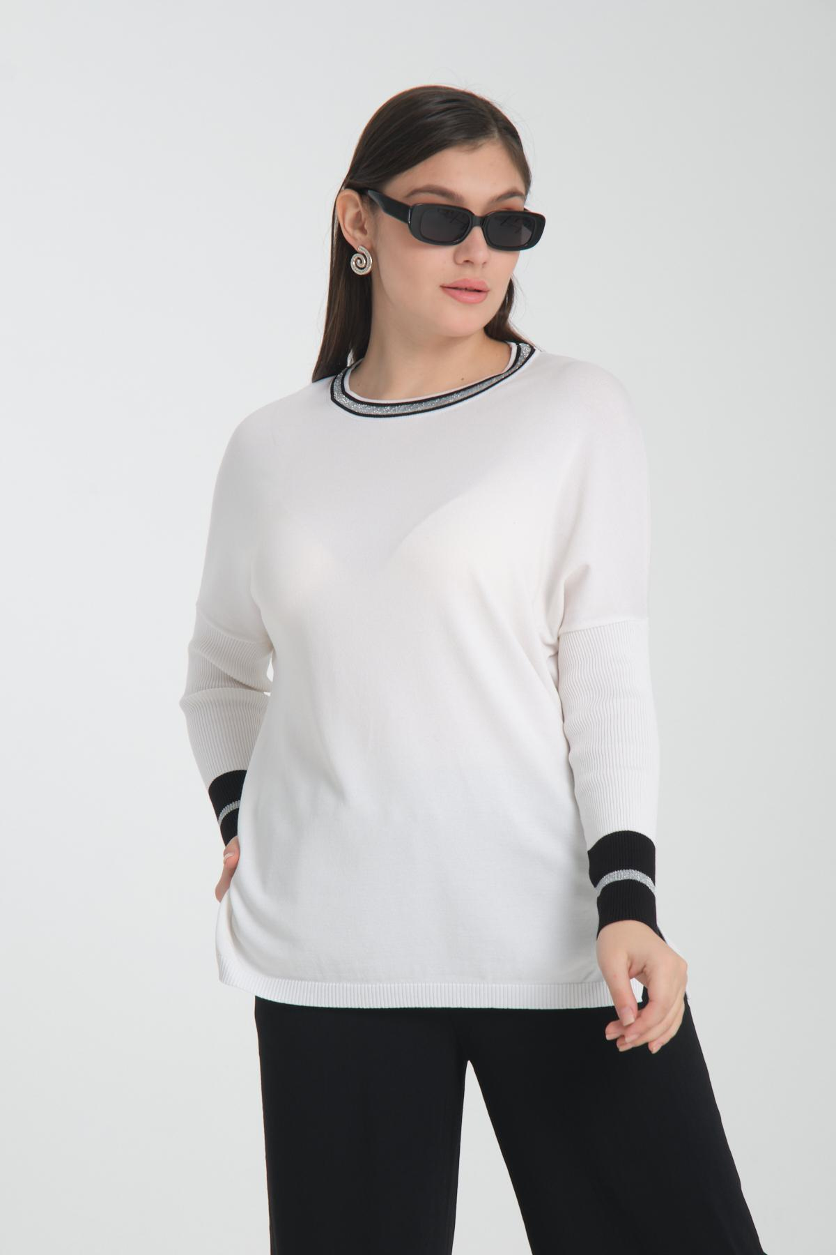 Wholesale Women White Glitter Garnished Crew Neck Knit Blouse with Side Slits 722645