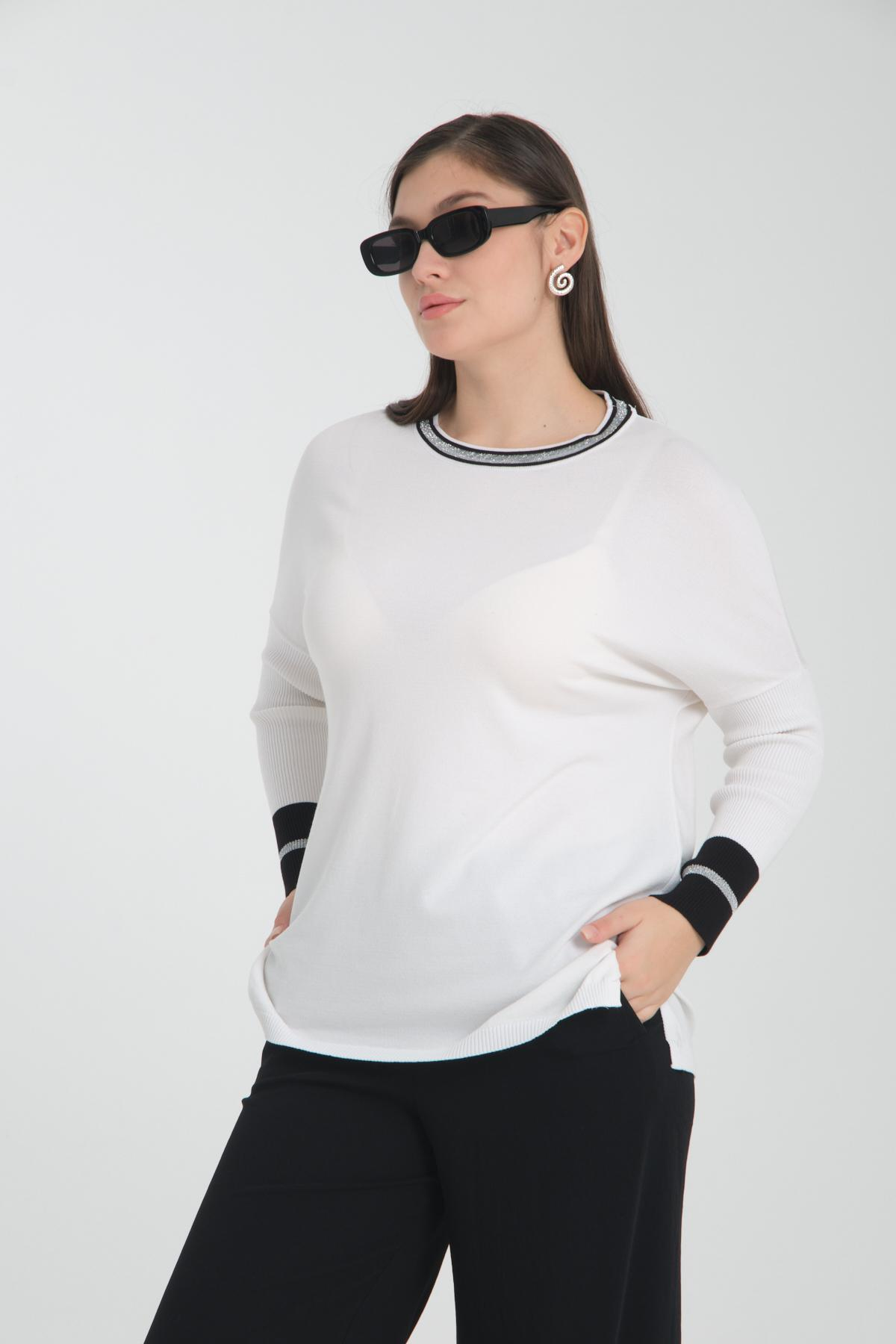 Wholesale Women White Glitter Garnished Crew Neck Knit Blouse with Side Slits 722645