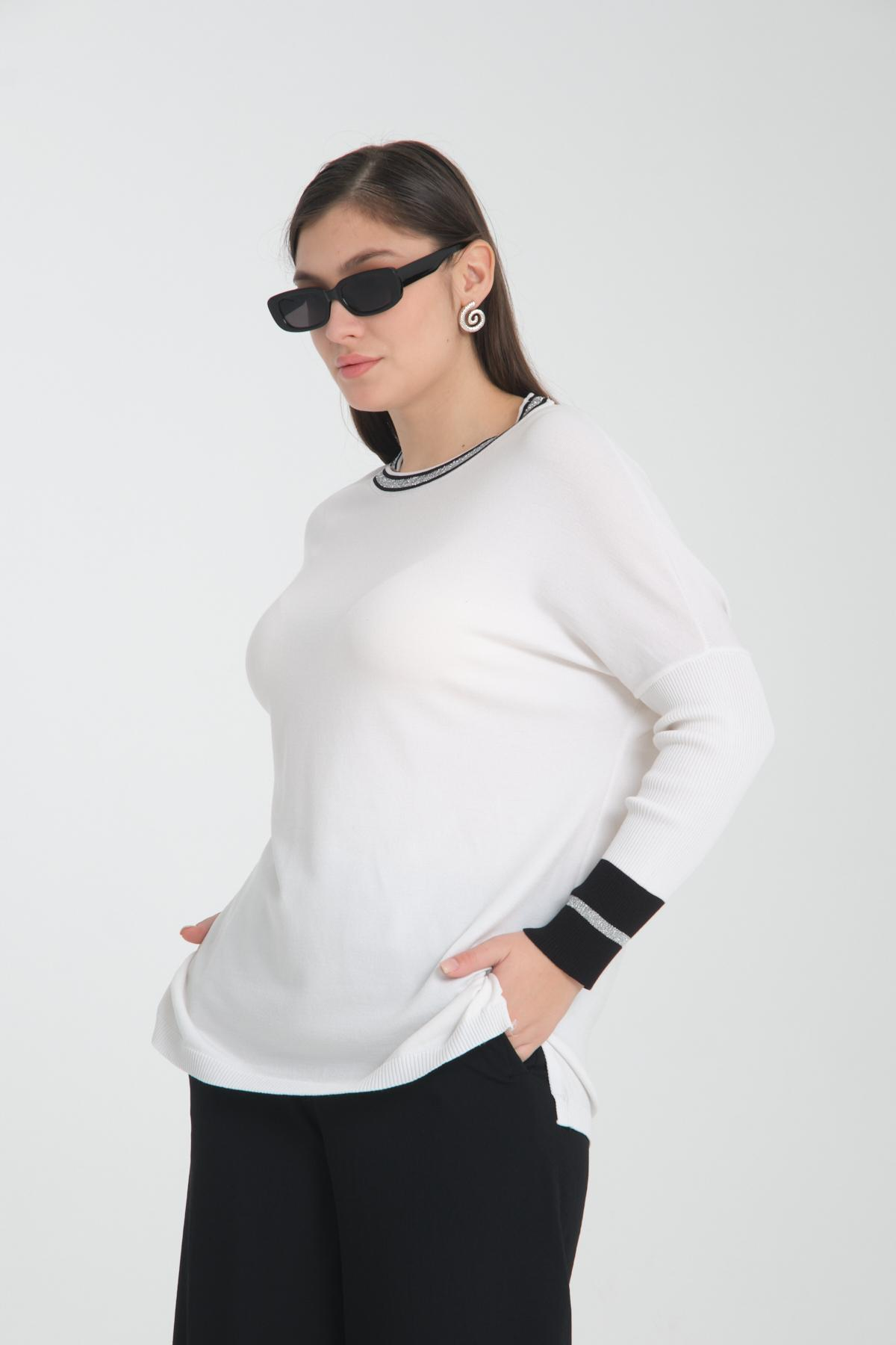 Wholesale Women White Glitter Garnished Crew Neck Knit Blouse with Side Slits 722645