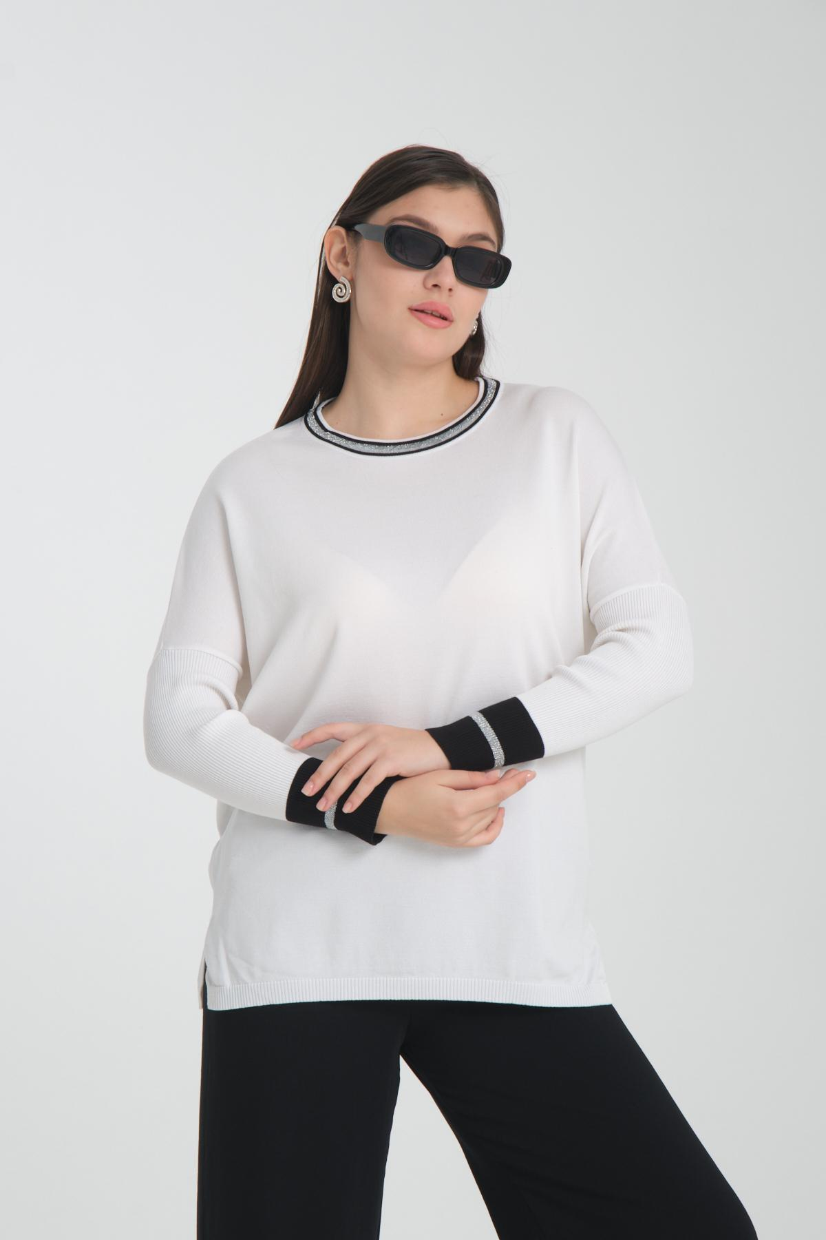 Wholesale Women White Glitter Garnished Crew Neck Knit Blouse with Side Slits 722645