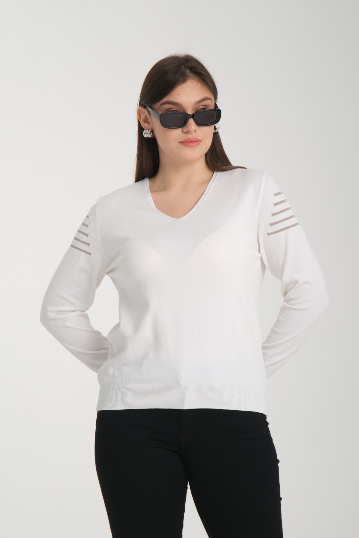 Wholesale Women White Glitter Garnished V Neck Knit Blouse 722618